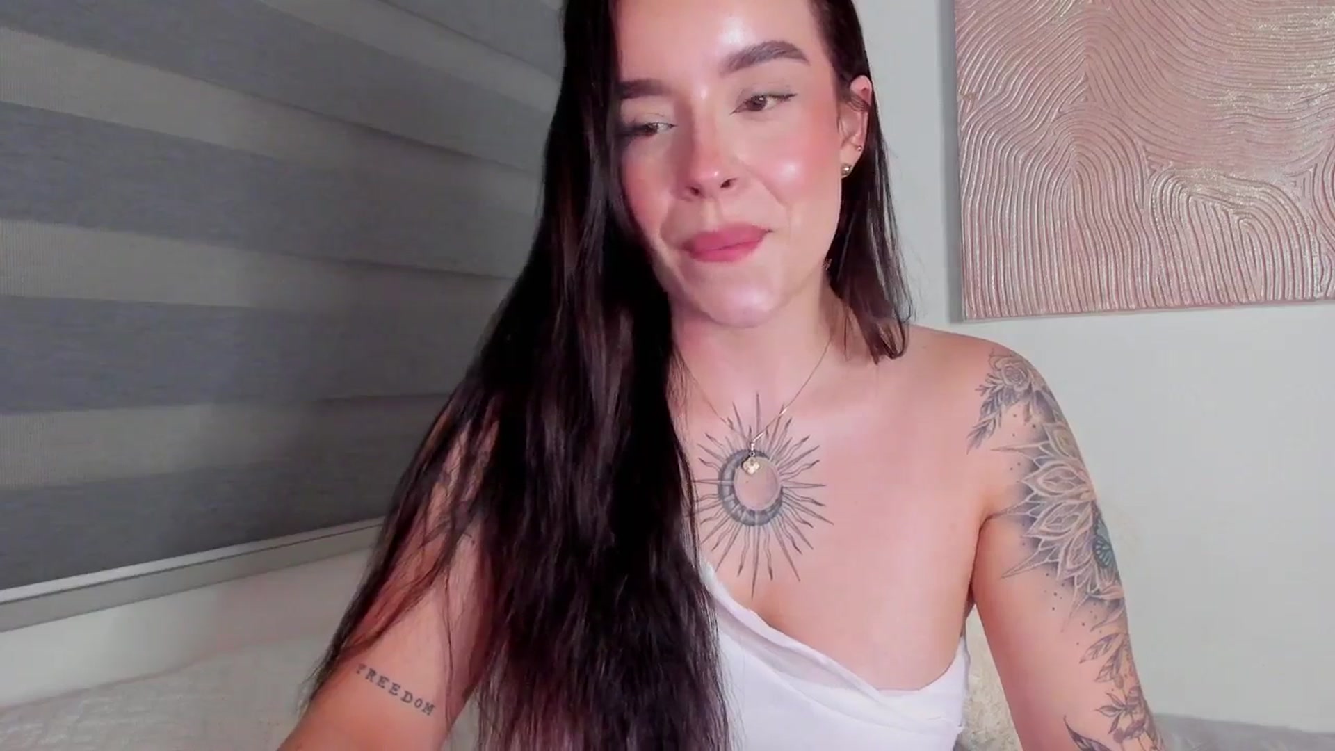 Gallery image thumbnail from Marilyn___'s myfreecams stream on, 04/01/2025, 01:34 image 3 of 20