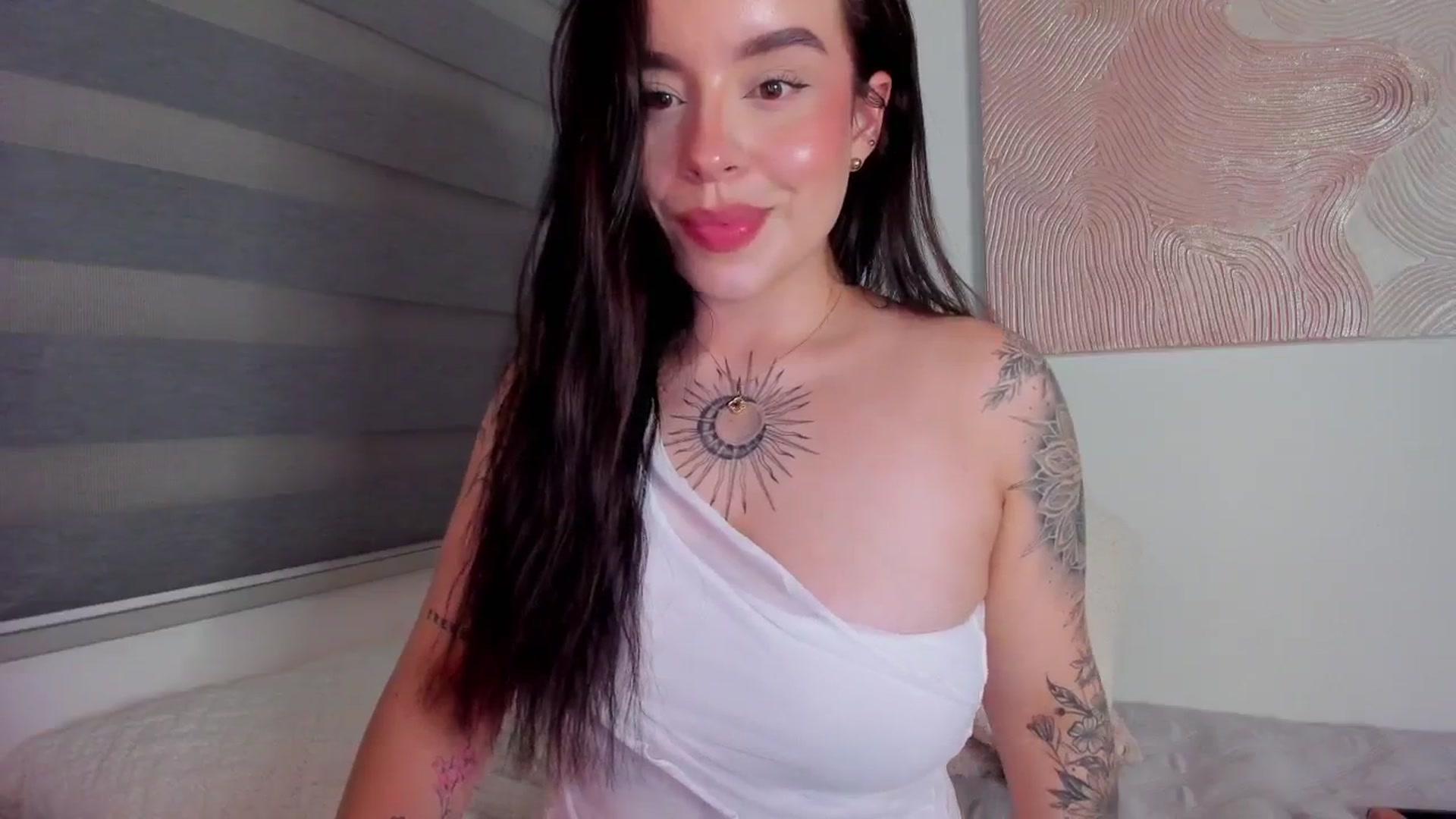 Gallery image thumbnail from Marilyn___'s myfreecams stream on, 04/01/2025, 01:34 image 4 of 20