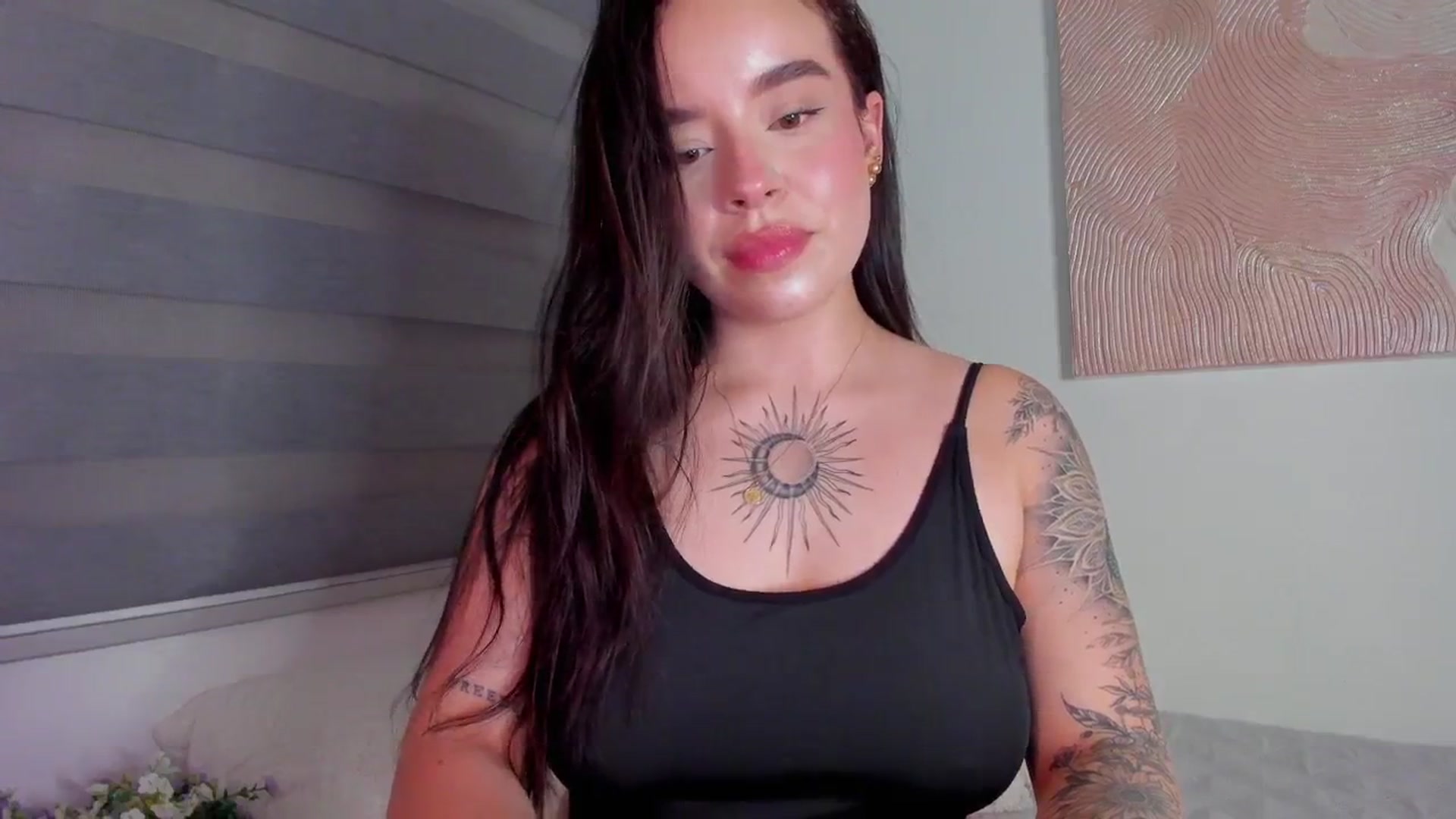Gallery image thumbnail from Marilyn___'s myfreecams stream on, 04/04/2025, 24:14 image 10 of 20