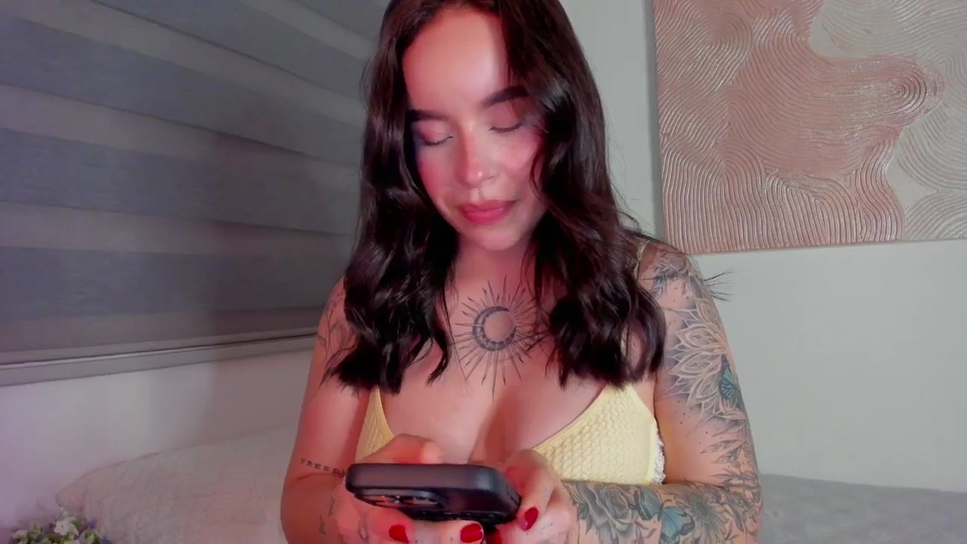 Gallery image thumbnail from Marilyn___'s myfreecams stream on, 04/04/2025, 23:06 image 18 of 20