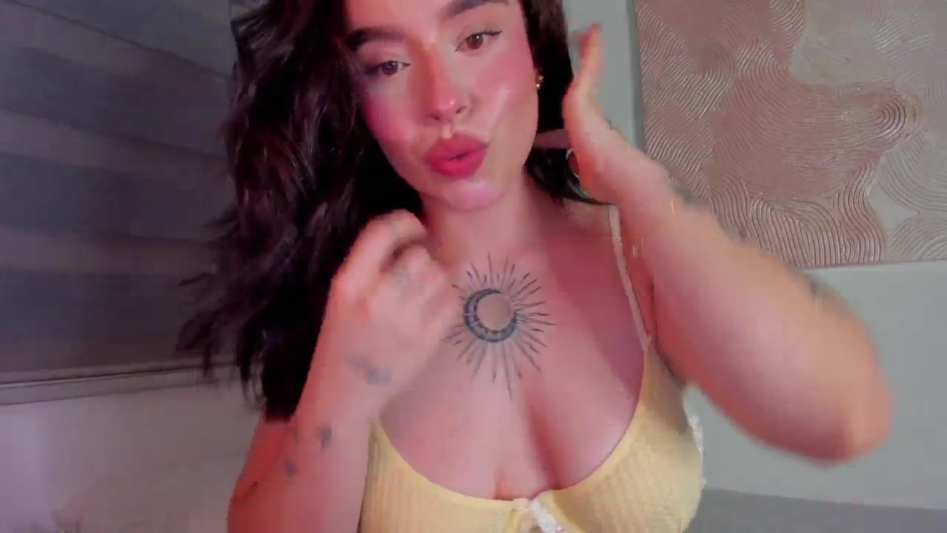 Gallery image thumbnail from Marilyn___'s myfreecams stream on, 04/04/2025, 23:06 image 11 of 20