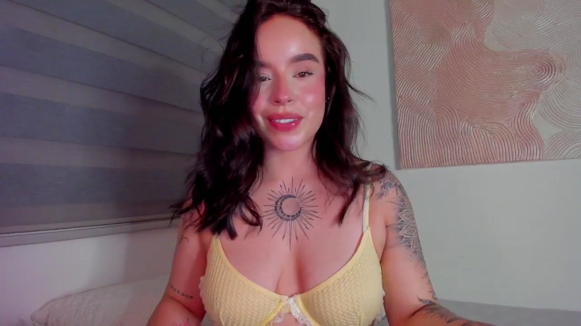 Gallery image thumbnail from Marilyn___'s myfreecams stream on, 04/04/2025, 23:06 image 14 of 20