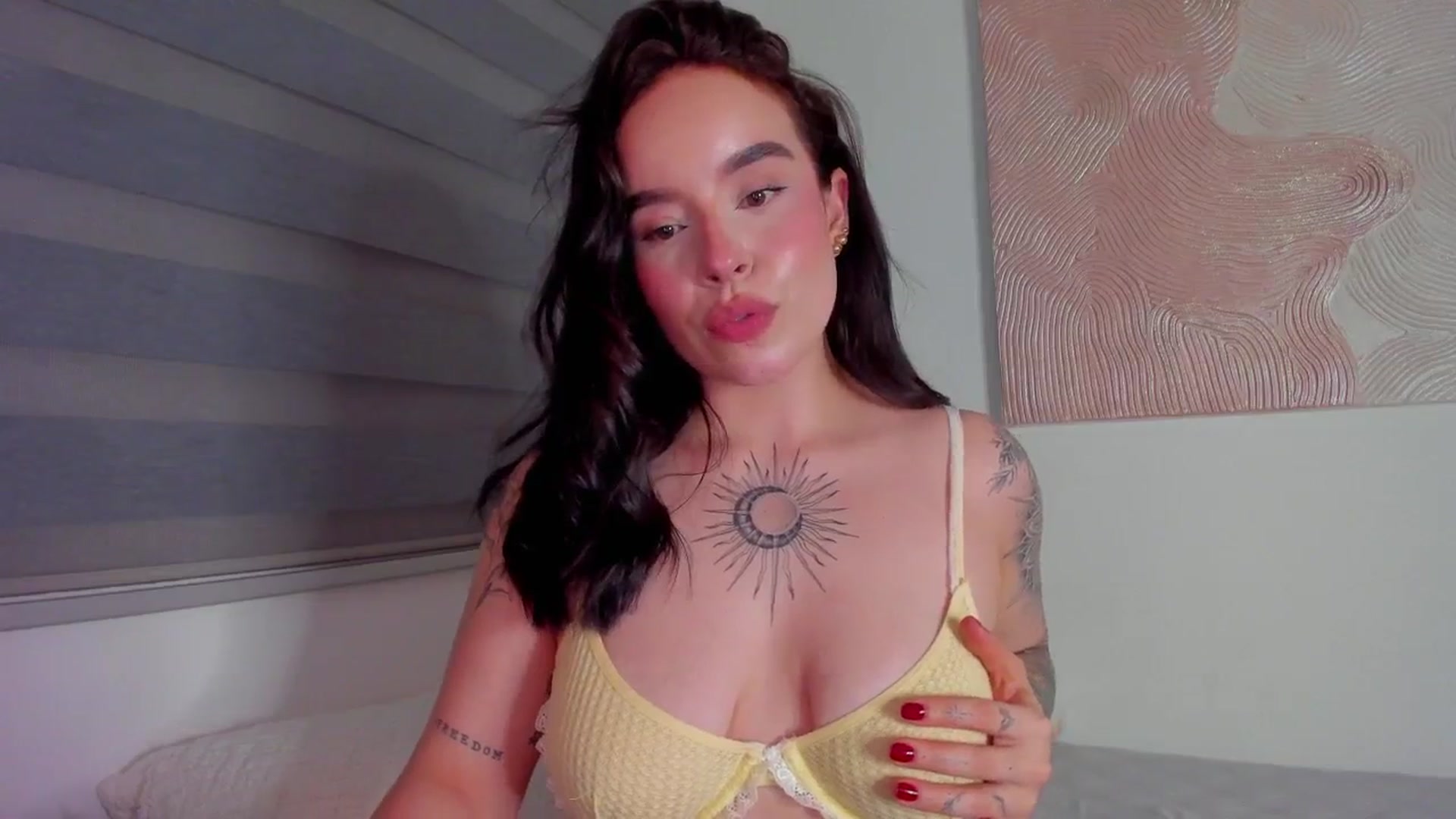 Gallery image thumbnail from Marilyn___'s myfreecams stream on, 04/05/2025, 24:03 image 15 of 20