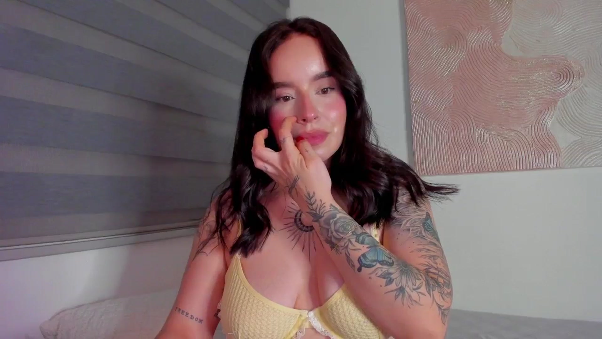 Gallery image thumbnail from Marilyn___'s myfreecams stream on, 04/05/2025, 24:03 image 16 of 20