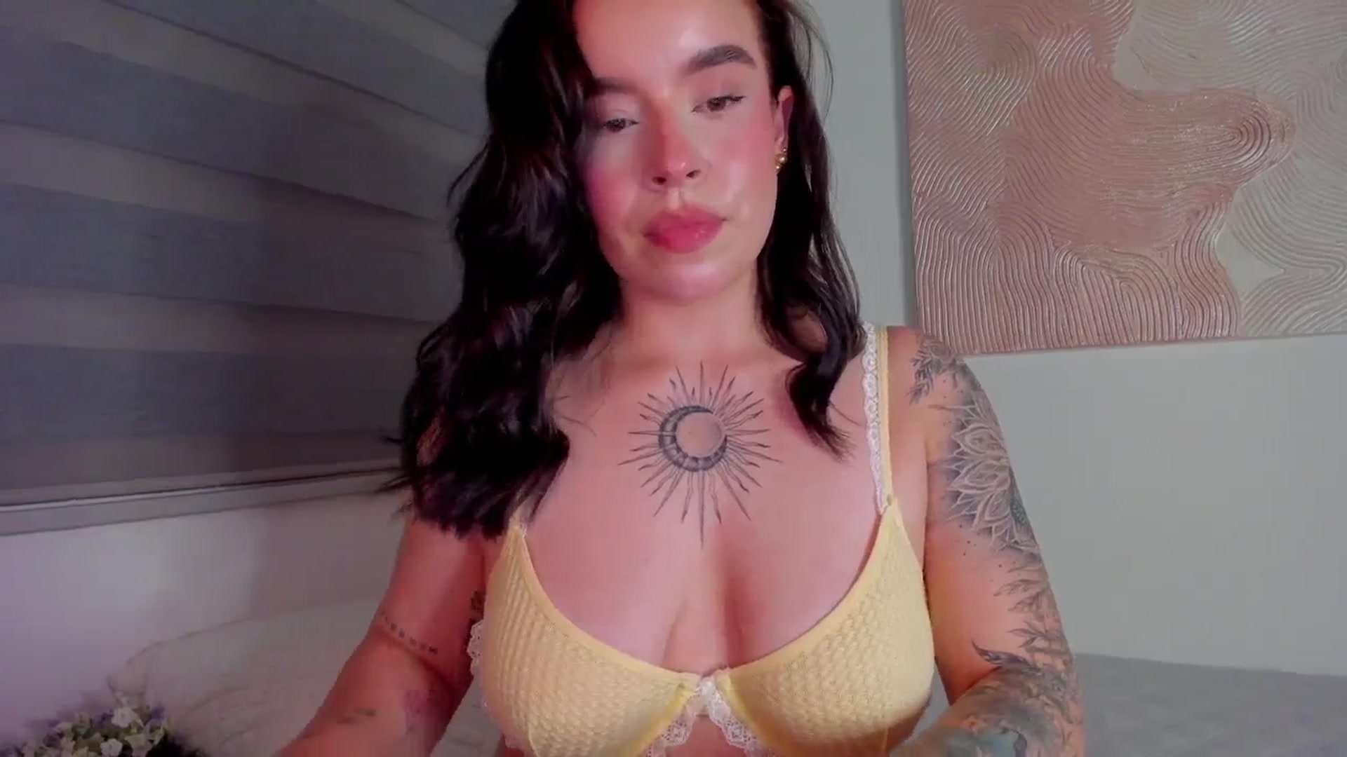 Gallery image thumbnail from Marilyn___'s myfreecams stream on, 04/05/2025, 24:03 image 3 of 20