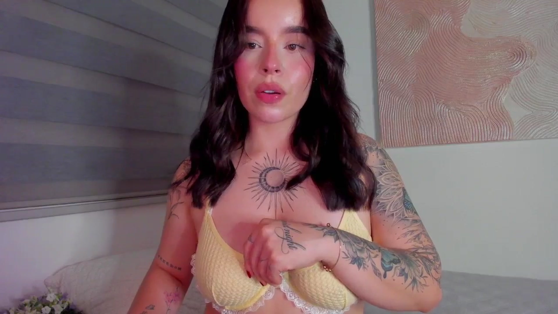 Gallery image thumbnail from Marilyn___'s myfreecams stream on, 04/05/2025, 24:03 image 2 of 20