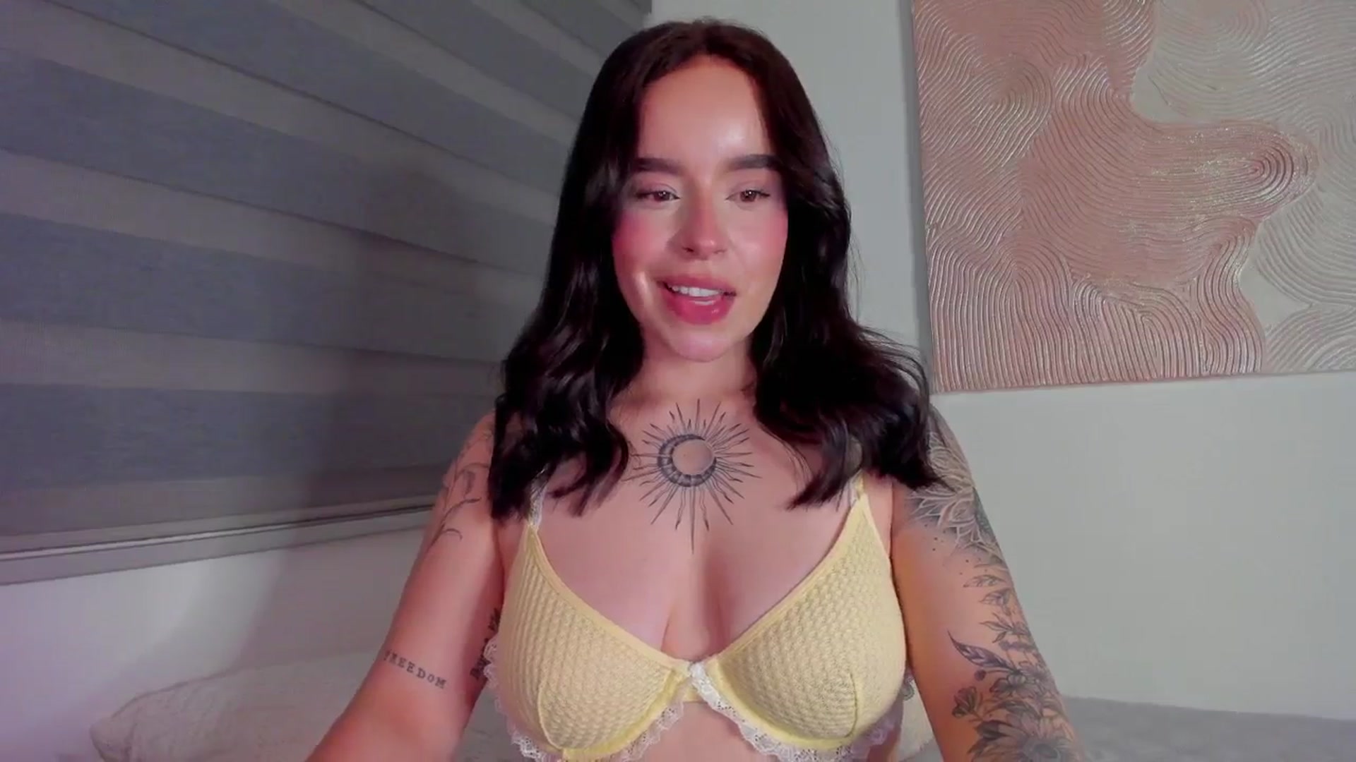 Gallery image thumbnail from Marilyn___'s myfreecams stream on, 04/05/2025, 24:03 image 18 of 20