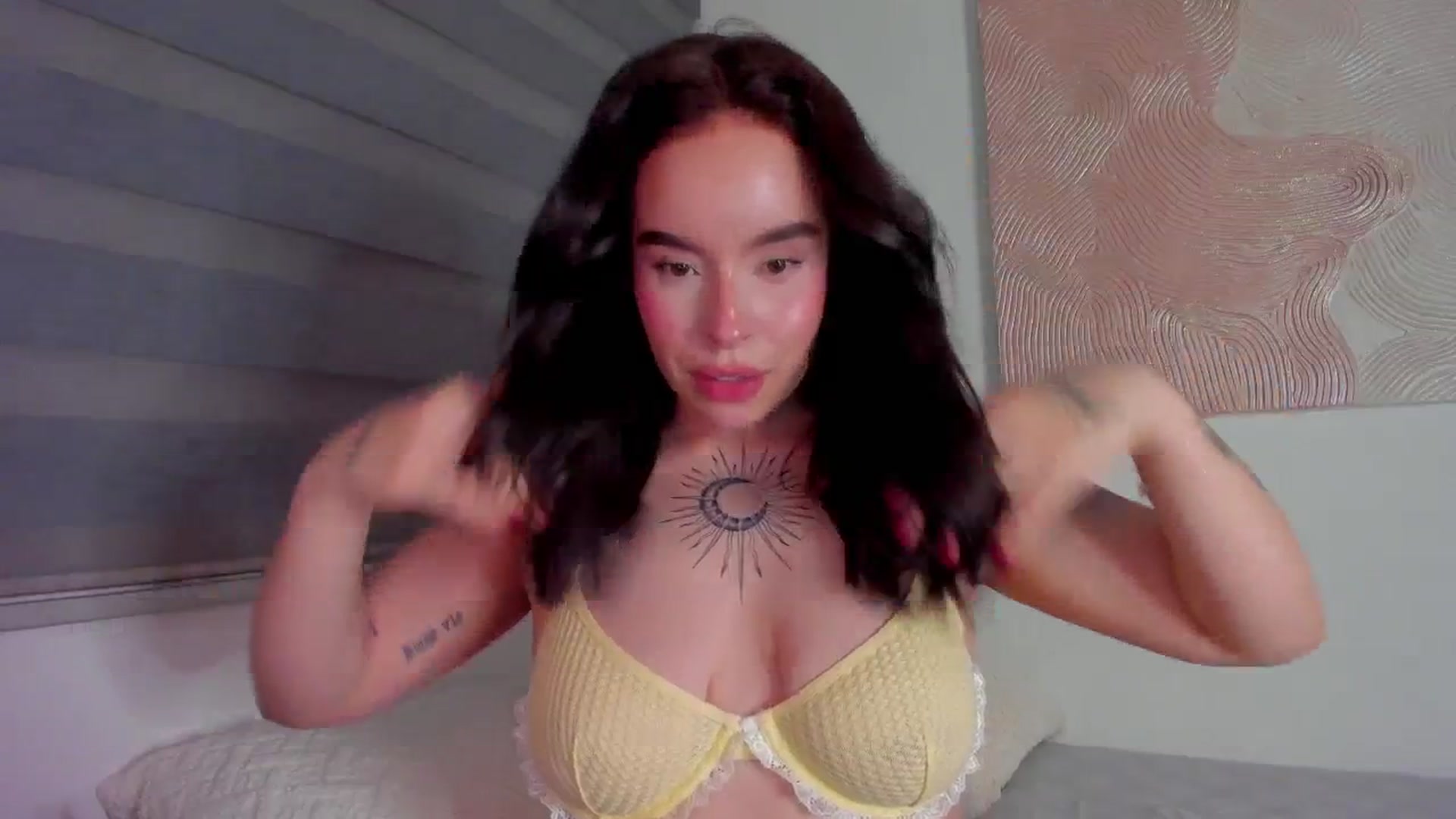 Gallery image thumbnail from Marilyn___'s myfreecams stream on, 04/05/2025, 24:03 image 19 of 20