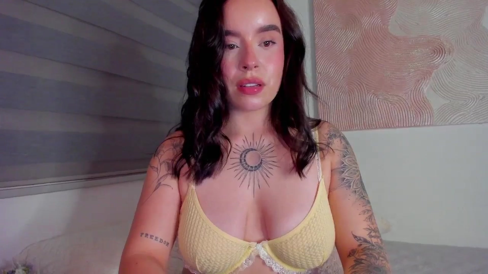 Gallery image thumbnail from Marilyn___'s myfreecams stream on, 04/05/2025, 24:58 image 15 of 20