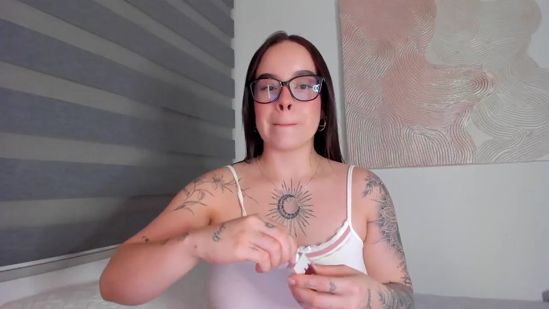 Gallery image thumbnail from Marilyn___'s myfreecams stream on, 04/10/2025, 23:51 image 12 of 20