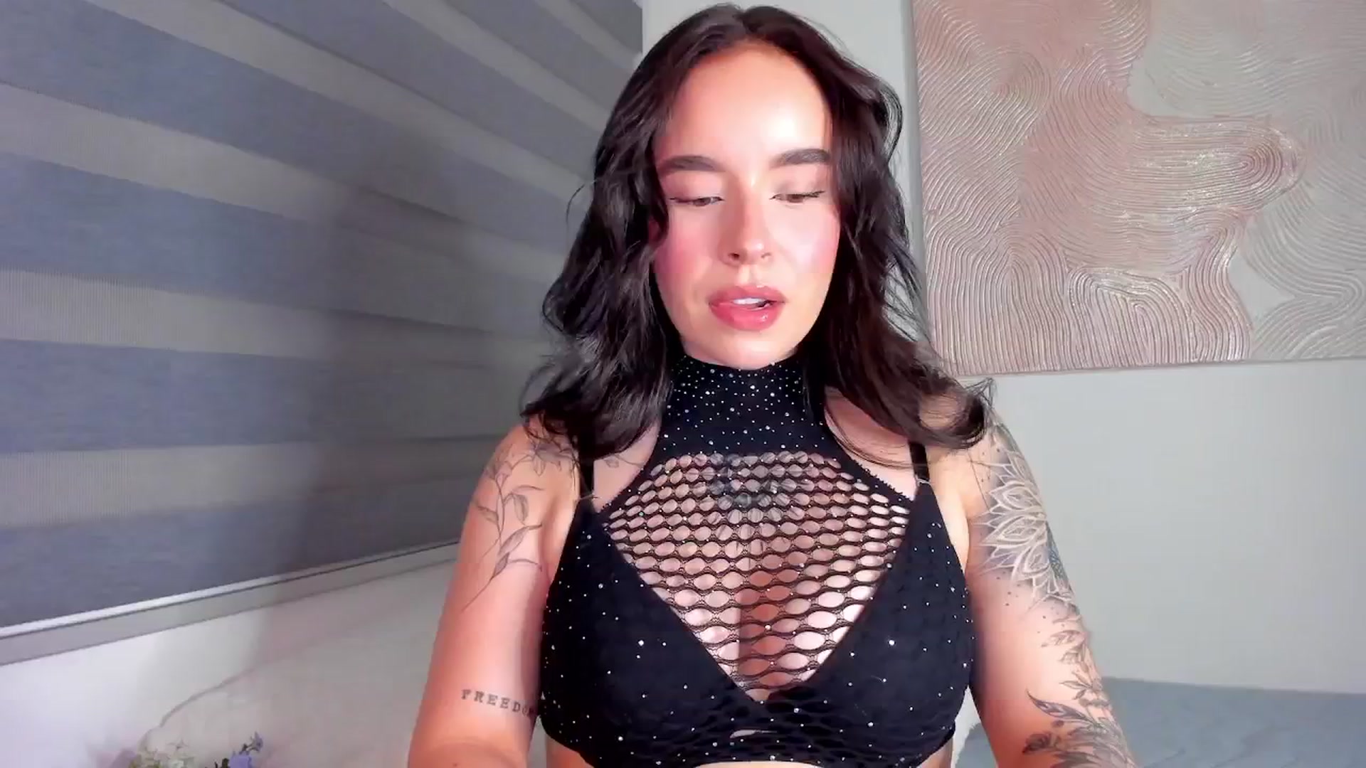 Gallery image thumbnail from Marilyn___'s myfreecams stream on, 04/15/2025, 23:56 image 7 of 20