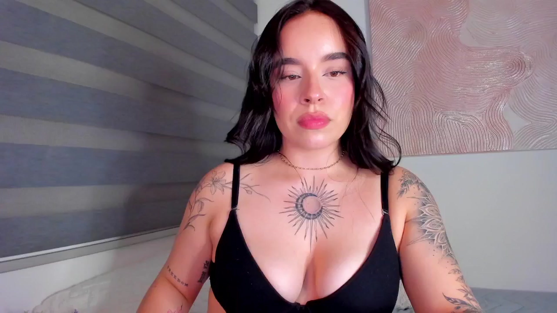Gallery image thumbnail from Marilyn___'s myfreecams stream on, 04/16/2025, 02:41 image 17 of 20