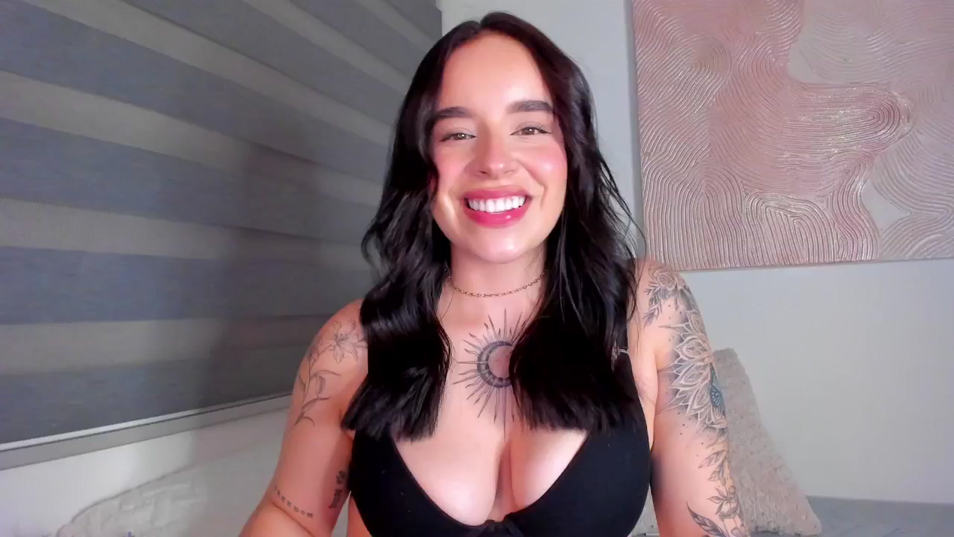 Gallery image thumbnail from Marilyn___'s myfreecams stream on, 04/16/2025, 02:41 image 9 of 20
