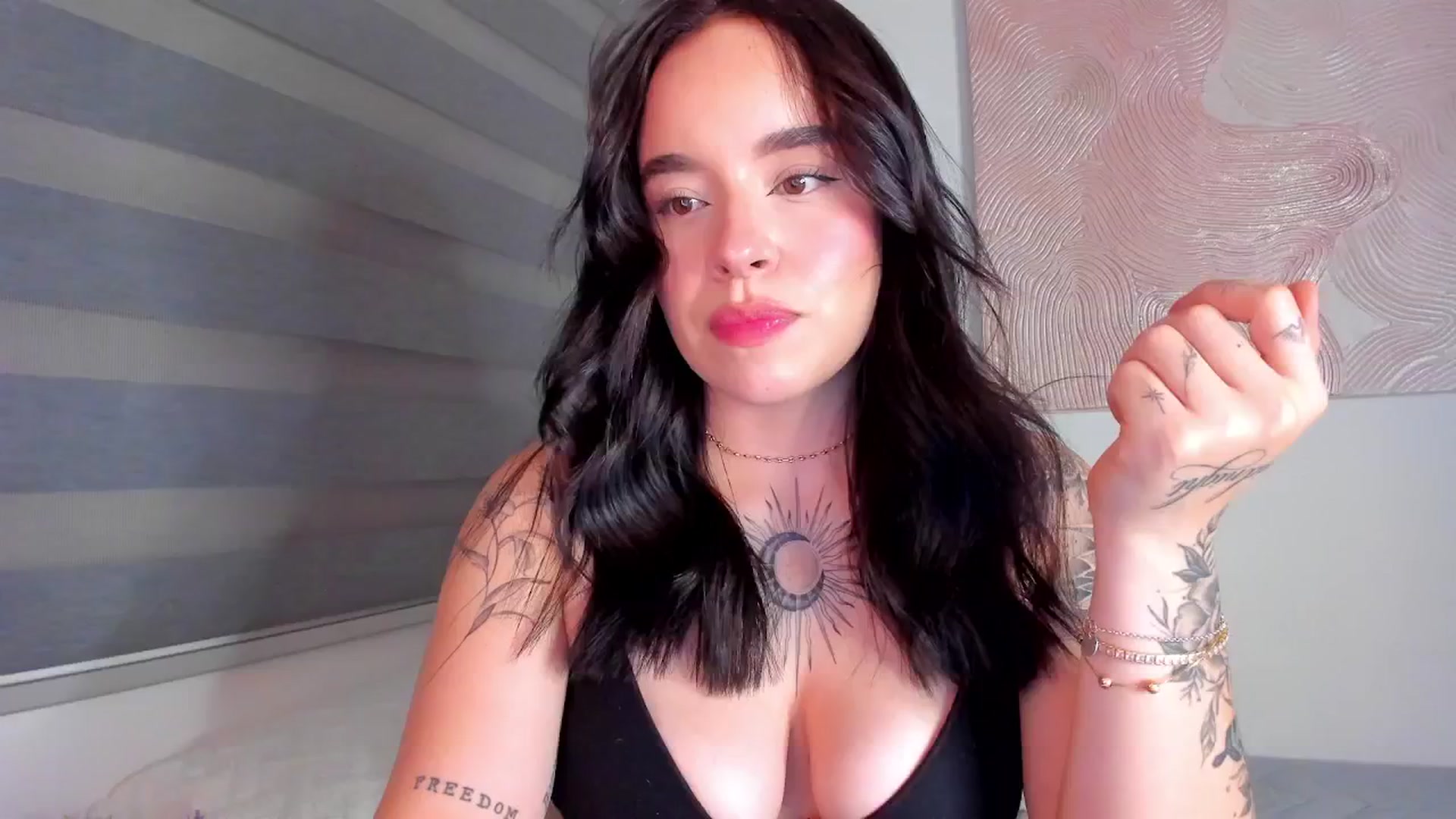 Gallery image thumbnail from Marilyn___'s myfreecams stream on, 04/16/2025, 02:41 image 11 of 20