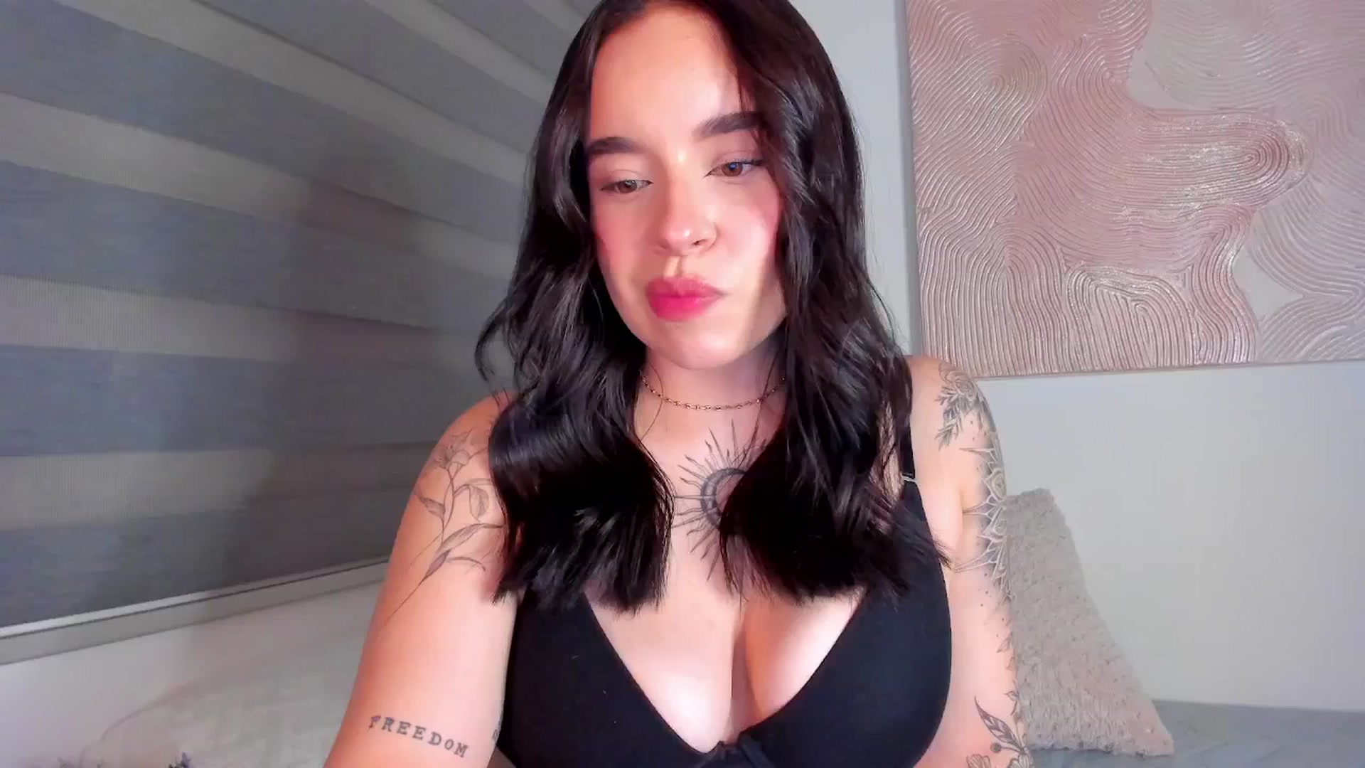 Gallery image thumbnail from Marilyn___'s myfreecams stream on, 04/16/2025, 02:41 image 8 of 20