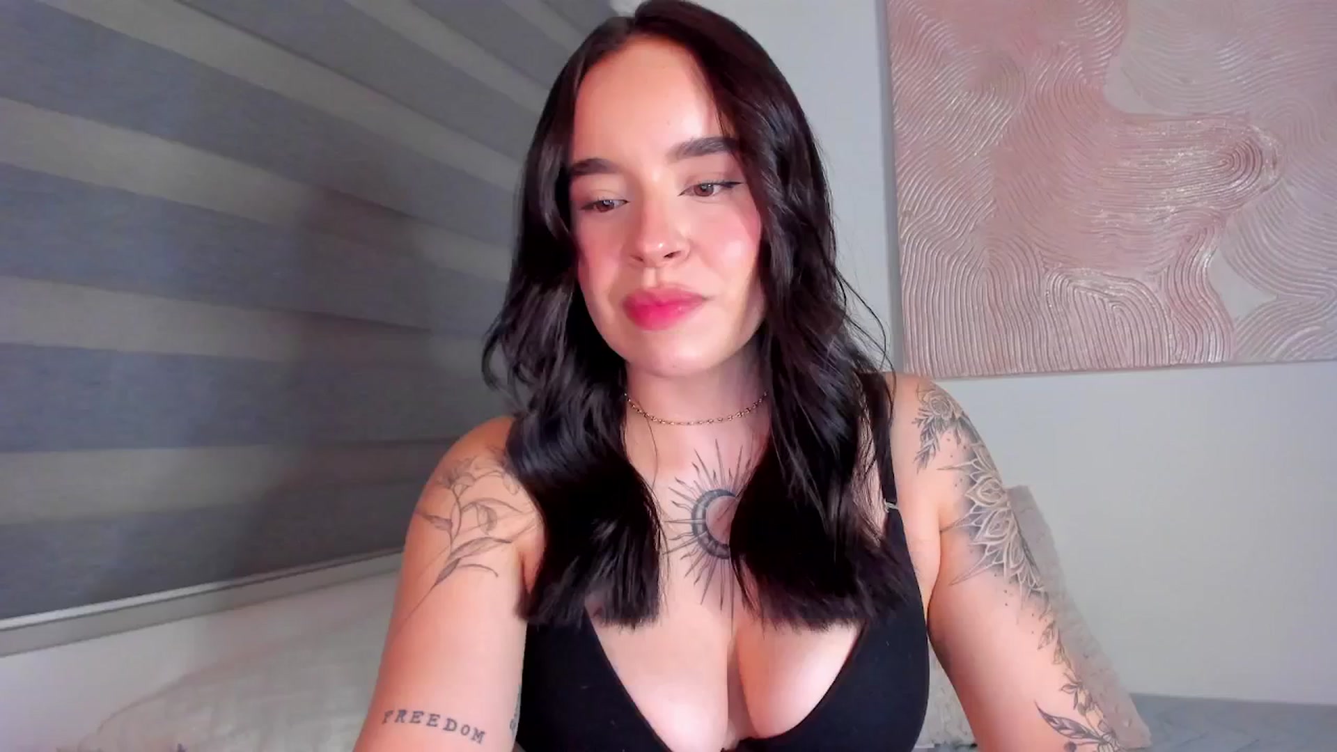 Gallery image thumbnail from Marilyn___'s myfreecams stream on, 04/16/2025, 02:41 image 10 of 20
