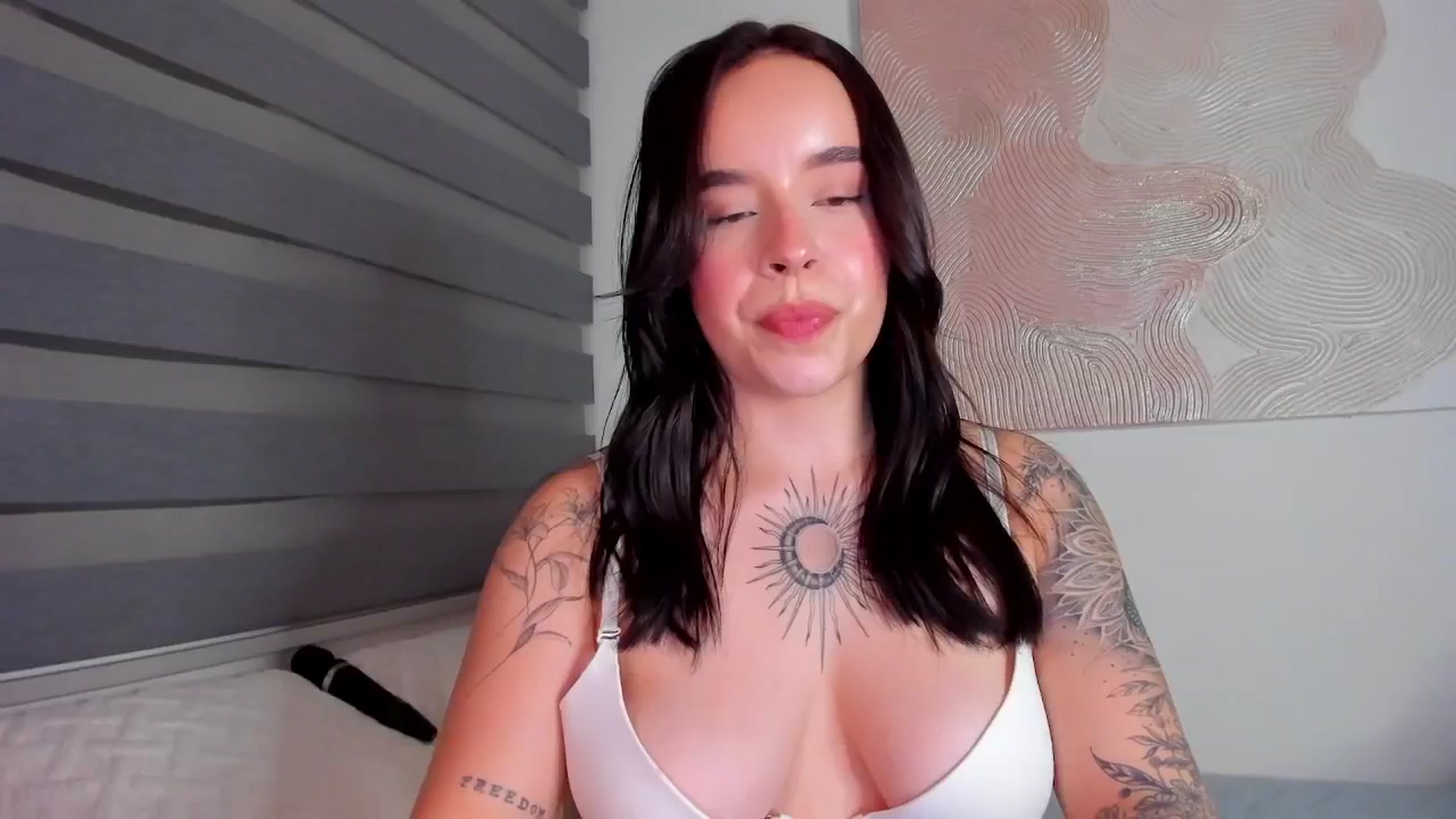 Gallery image thumbnail from Marilyn___'s myfreecams stream on, 04/20/2025, 01:25 image 15 of 20