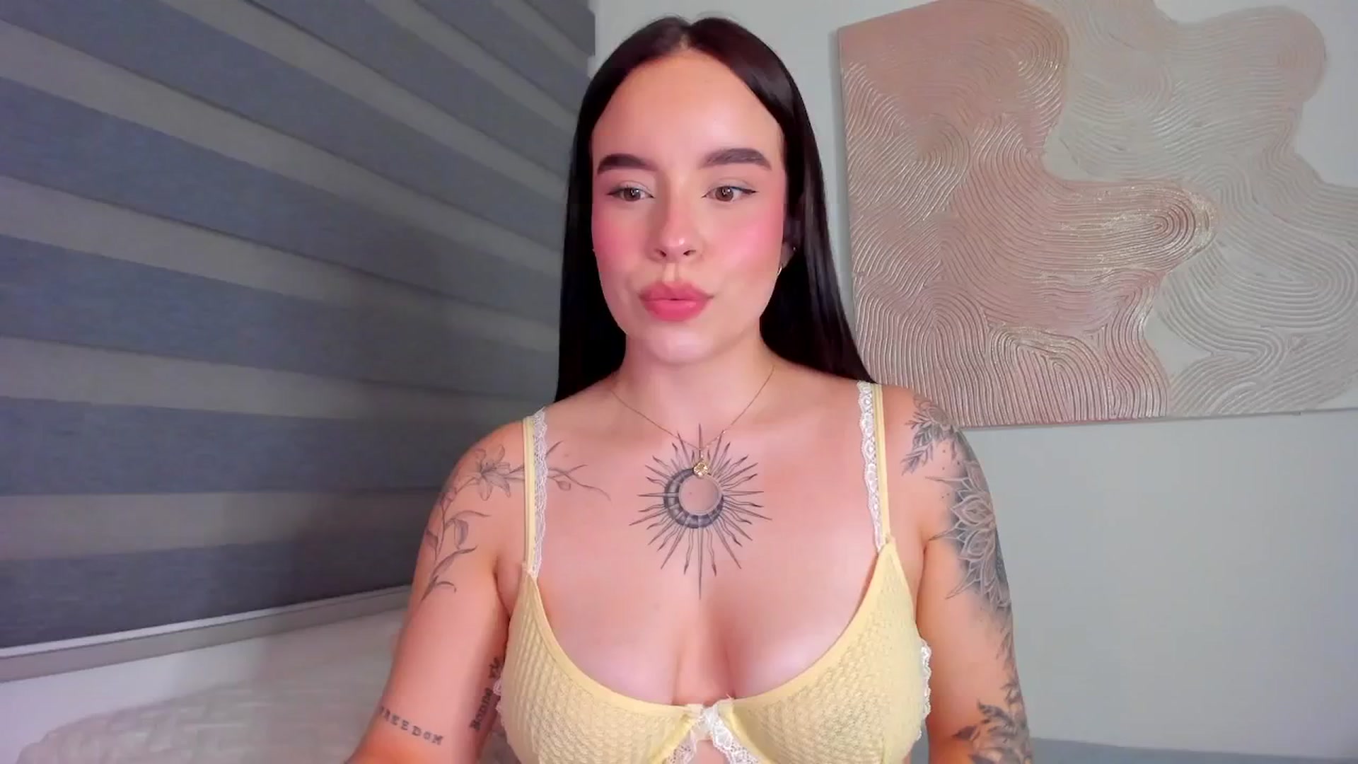 Gallery image thumbnail from Marilyn___'s myfreecams stream on, 04/22/2025, 23:51 image 9 of 20