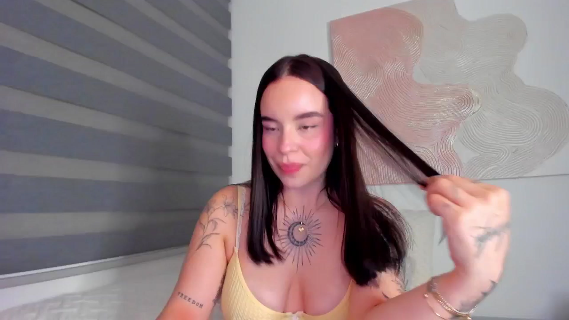 Gallery image thumbnail from Marilyn___'s myfreecams stream on, 04/23/2025, 01:28 image 19 of 20