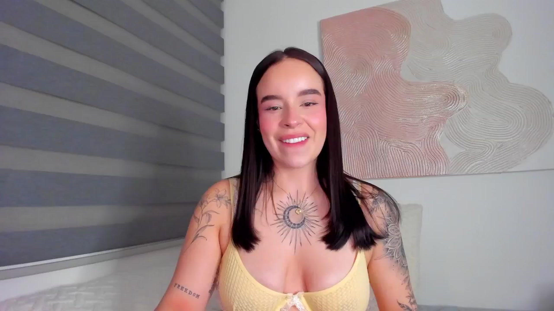Gallery image thumbnail from Marilyn___'s myfreecams stream on, 04/23/2025, 01:28 image 6 of 20