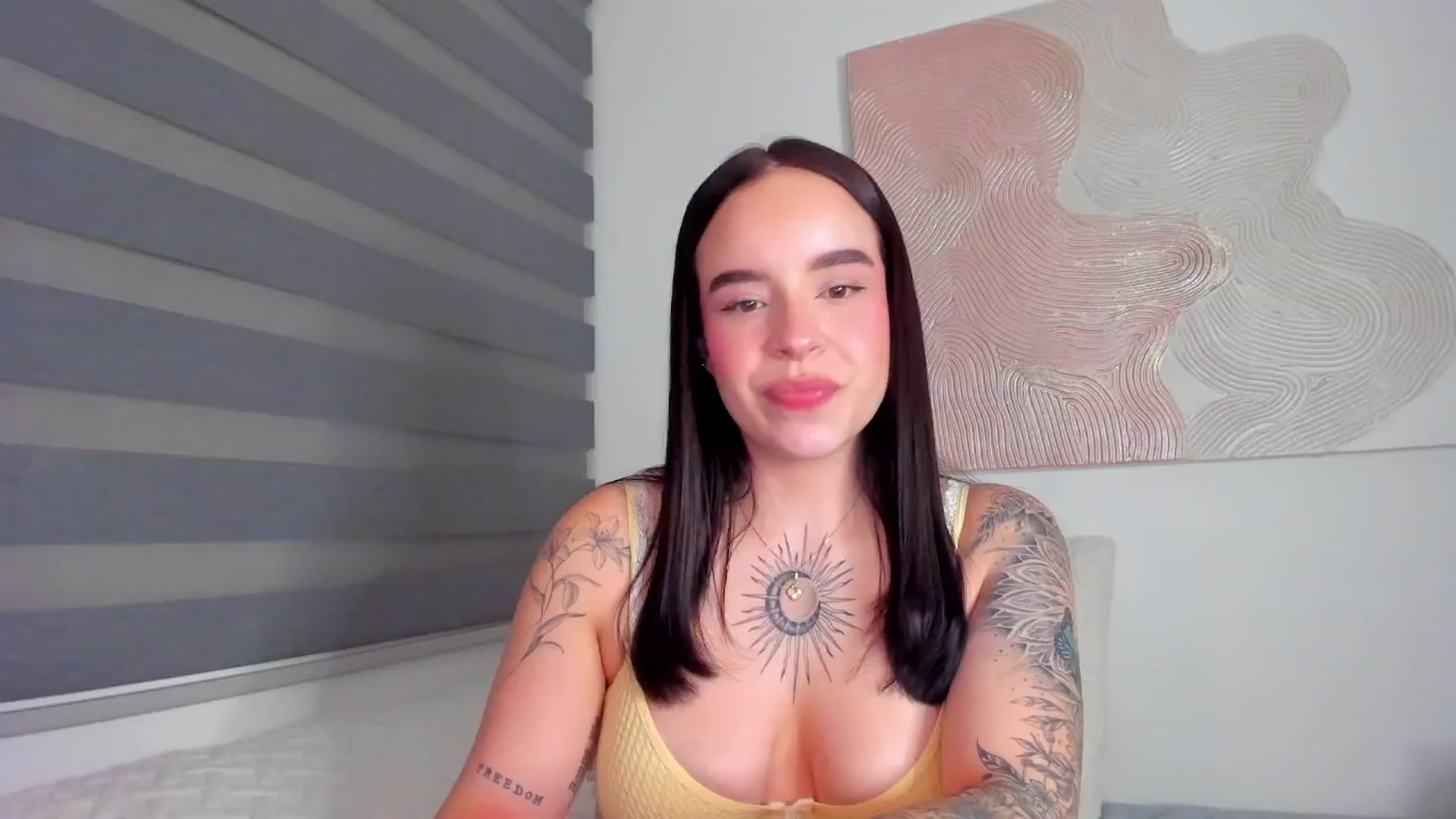 Gallery image thumbnail from Marilyn___'s myfreecams stream on, 04/23/2025, 01:28 image 14 of 20