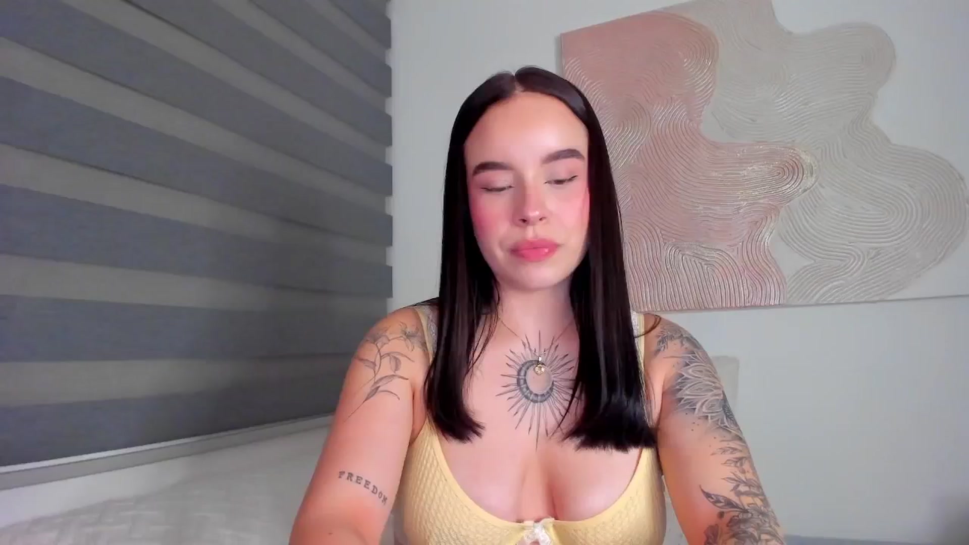 Gallery image thumbnail from Marilyn___'s myfreecams stream on, 04/23/2025, 01:28 image 4 of 20