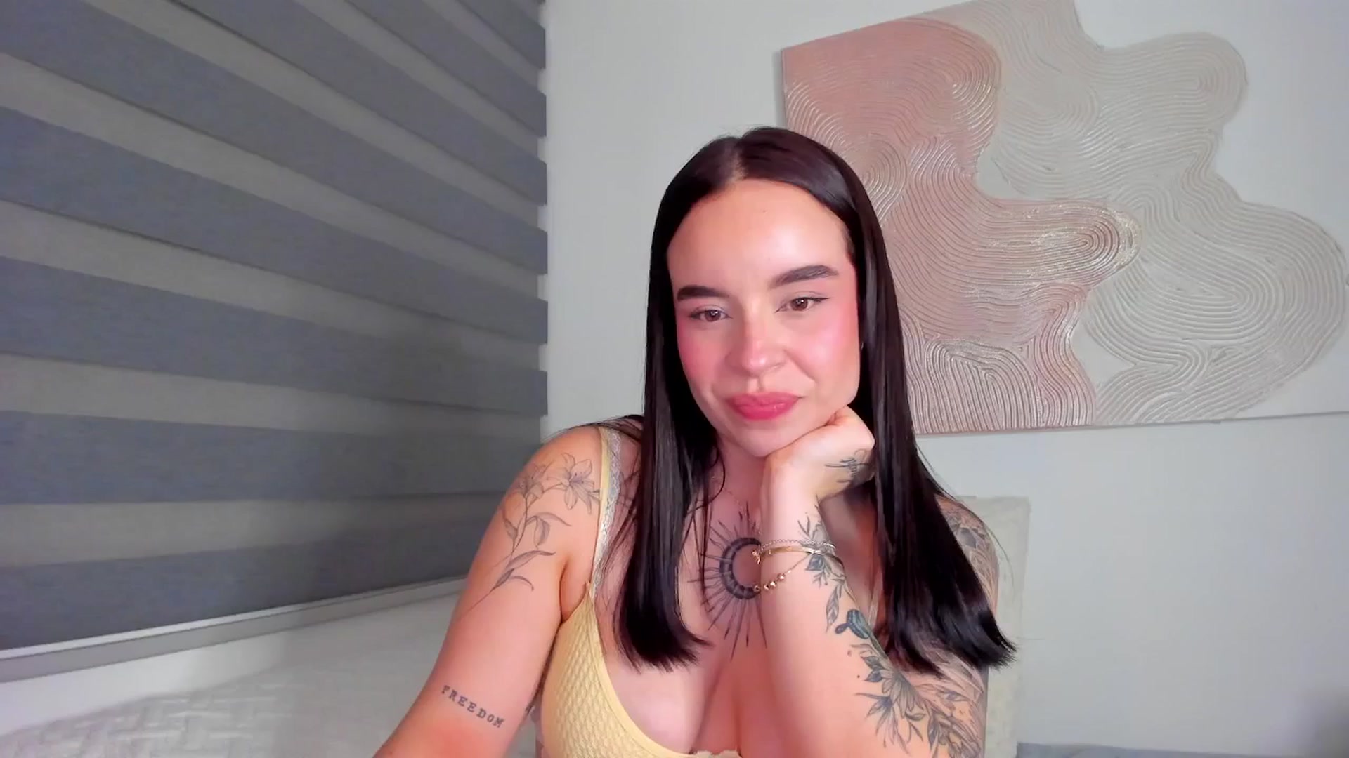 Gallery image thumbnail from Marilyn___'s myfreecams stream on, 04/23/2025, 01:28 image 9 of 20