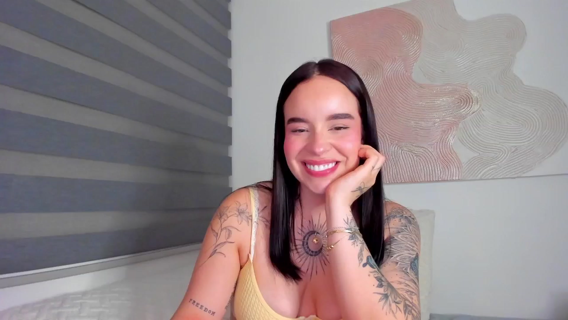 Gallery image thumbnail from Marilyn___'s myfreecams stream on, 04/23/2025, 01:28 image 18 of 20