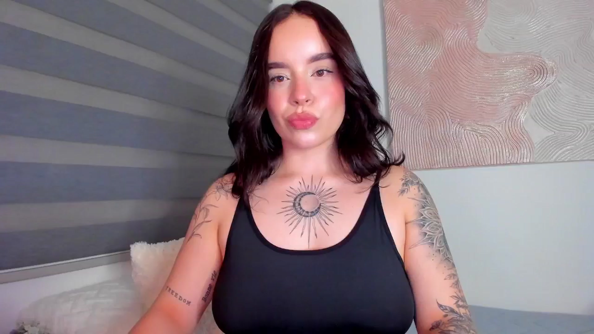 Gallery image thumbnail from Marilyn___'s myfreecams stream on, 04/25/2025, 24:16 image 9 of 20