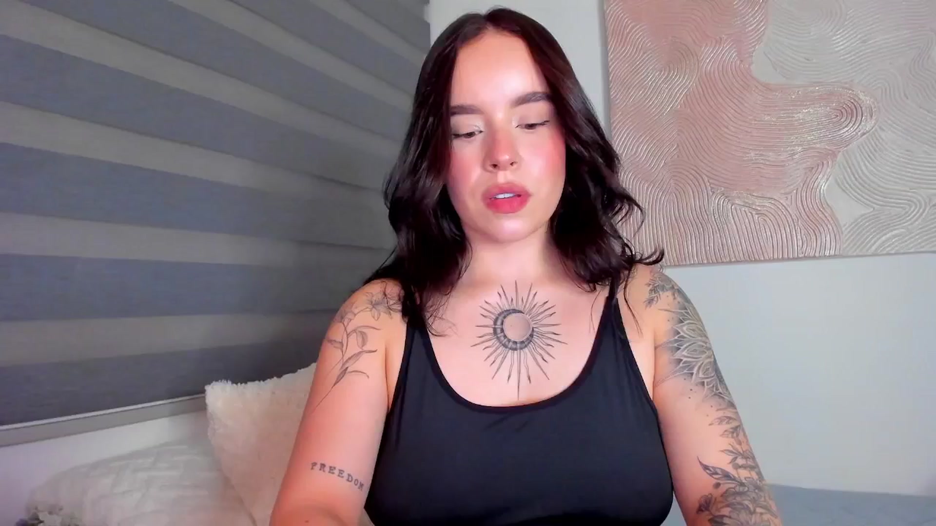 Gallery image thumbnail from Marilyn___'s myfreecams stream on, 04/25/2025, 24:16 image 10 of 20