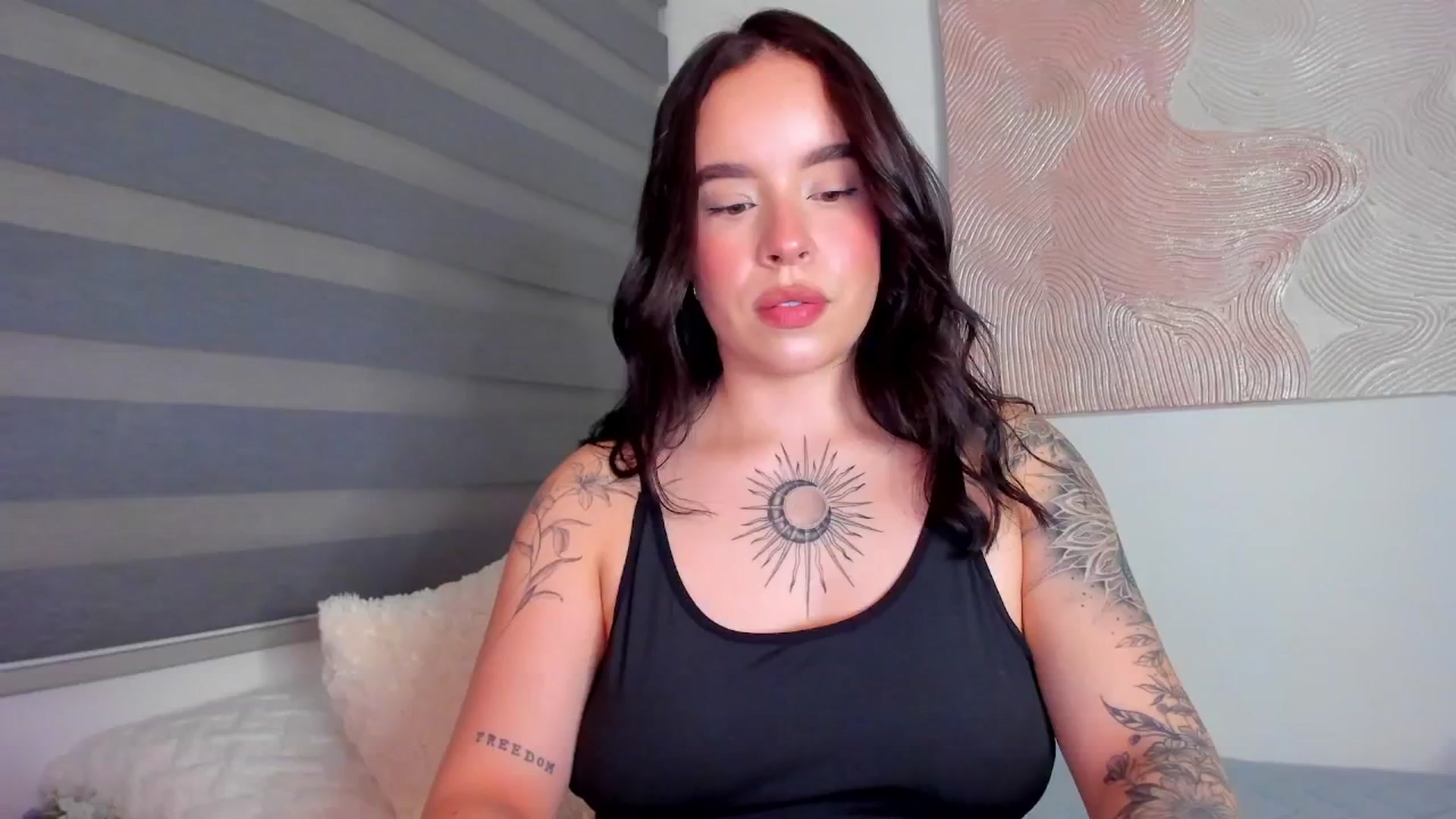 Gallery image thumbnail from Marilyn___'s myfreecams stream on, 04/25/2025, 24:16 image 3 of 20