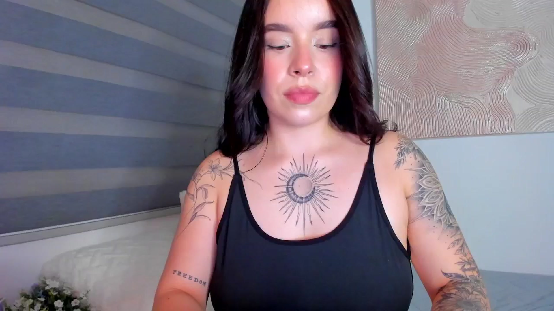 Gallery image thumbnail from Marilyn___'s myfreecams stream on, 04/25/2025, 01:04 image 7 of 20