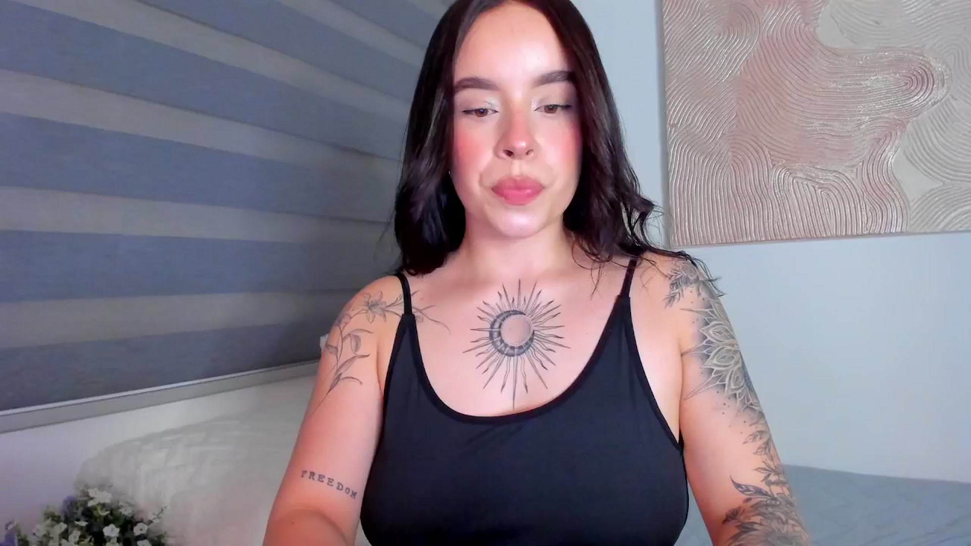 Gallery image thumbnail from Marilyn___'s myfreecams stream on, 04/25/2025, 01:04 image 10 of 20
