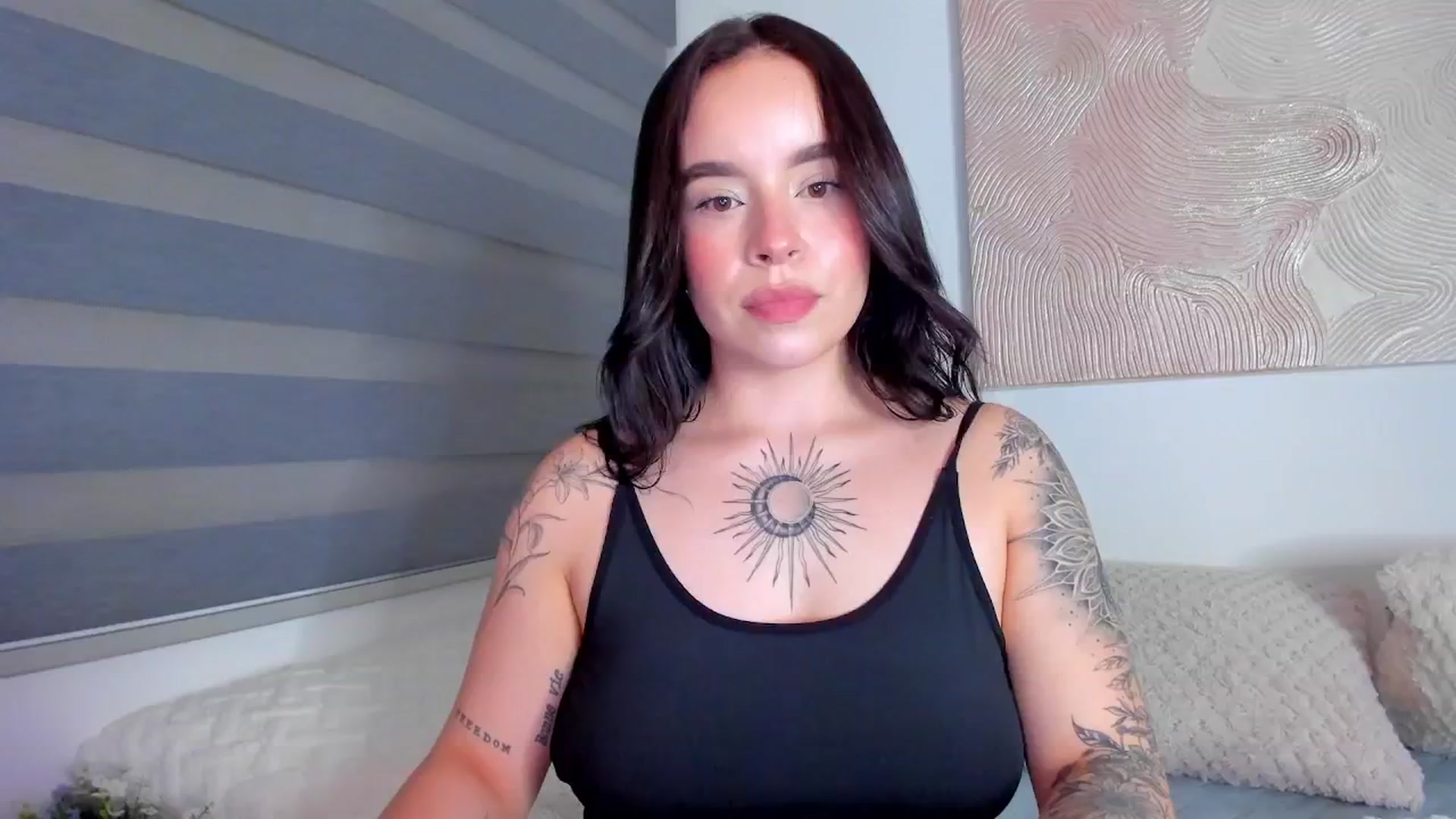 Gallery image thumbnail from Marilyn___'s myfreecams stream on, 04/25/2025, 01:23 image 15 of 20
