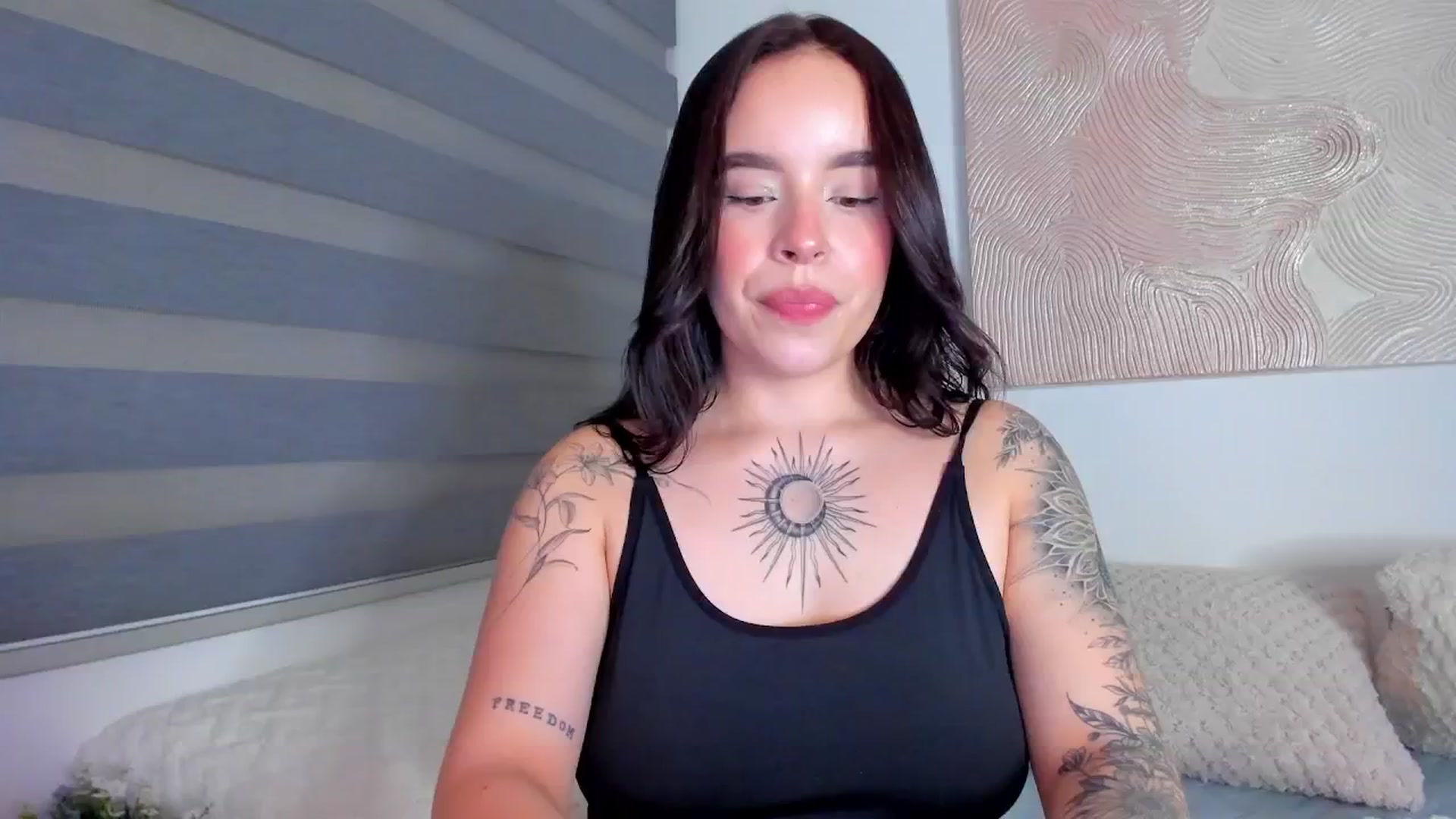 Gallery image thumbnail from Marilyn___'s myfreecams stream on, 04/25/2025, 01:23 image 14 of 20