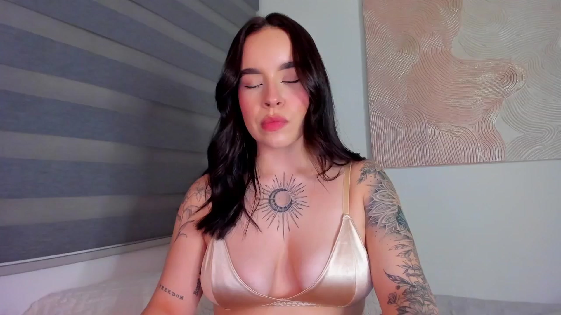 Gallery image thumbnail from Marilyn___'s myfreecams stream on, 05/02/2025, 01:03 image 17 of 20