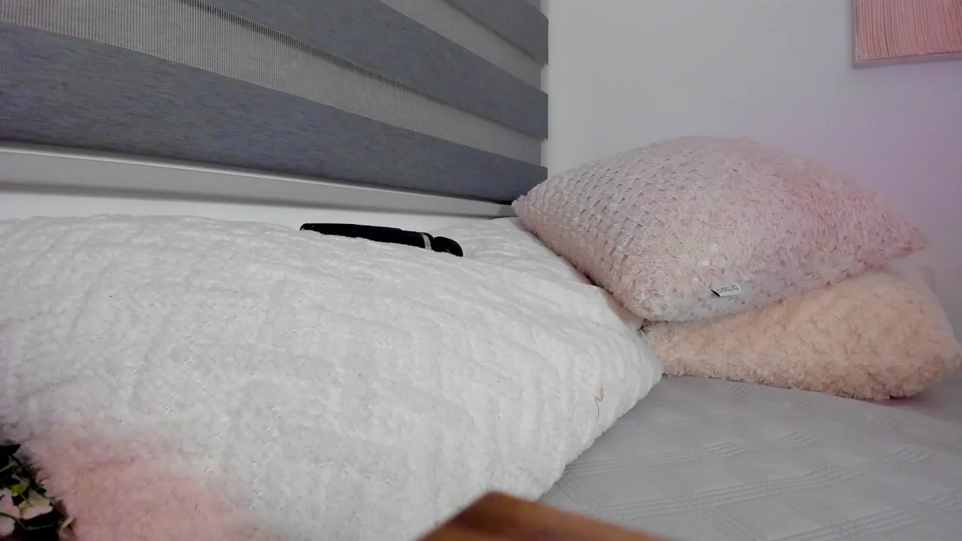 Gallery image thumbnail from Marilyn___'s myfreecams stream on, 05/02/2025, 23:59 image 15 of 20