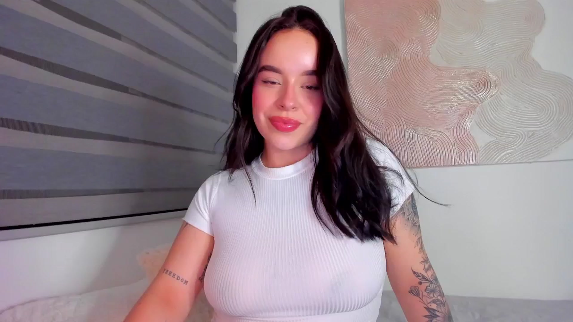 Gallery image thumbnail from Marilyn___'s myfreecams stream on, 05/06/2025, 24:01 image 6 of 20