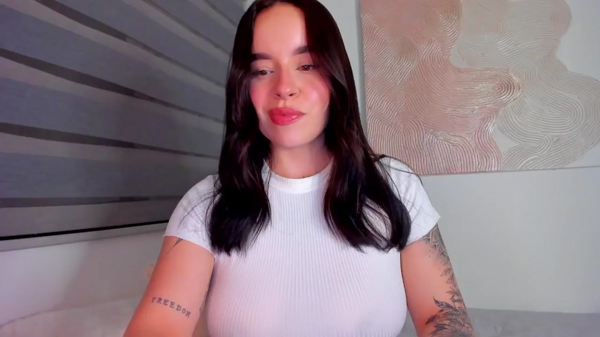 Gallery image thumbnail from Marilyn___'s myfreecams stream on, 05/06/2025, 24:01 image 4 of 20