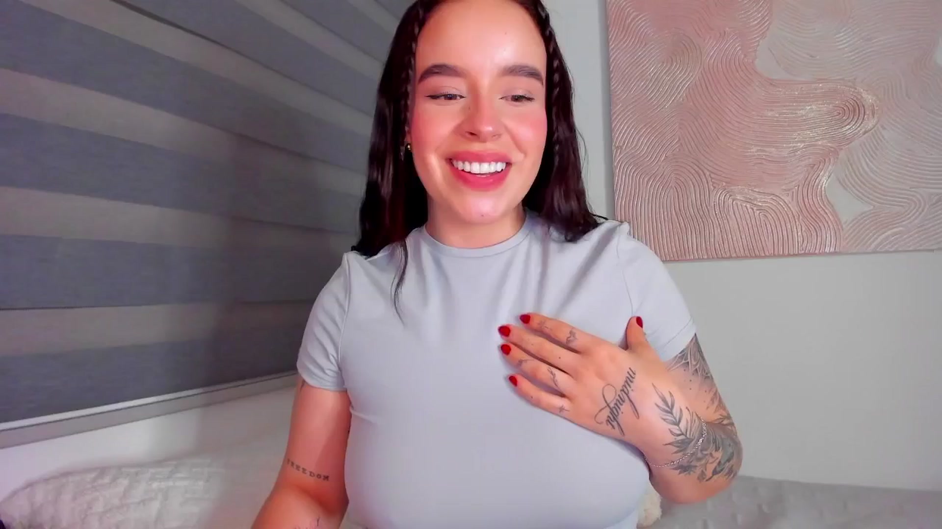 Gallery image thumbnail from Marilyn___'s myfreecams stream on, 05/07/2025, 01:44 image 16 of 20