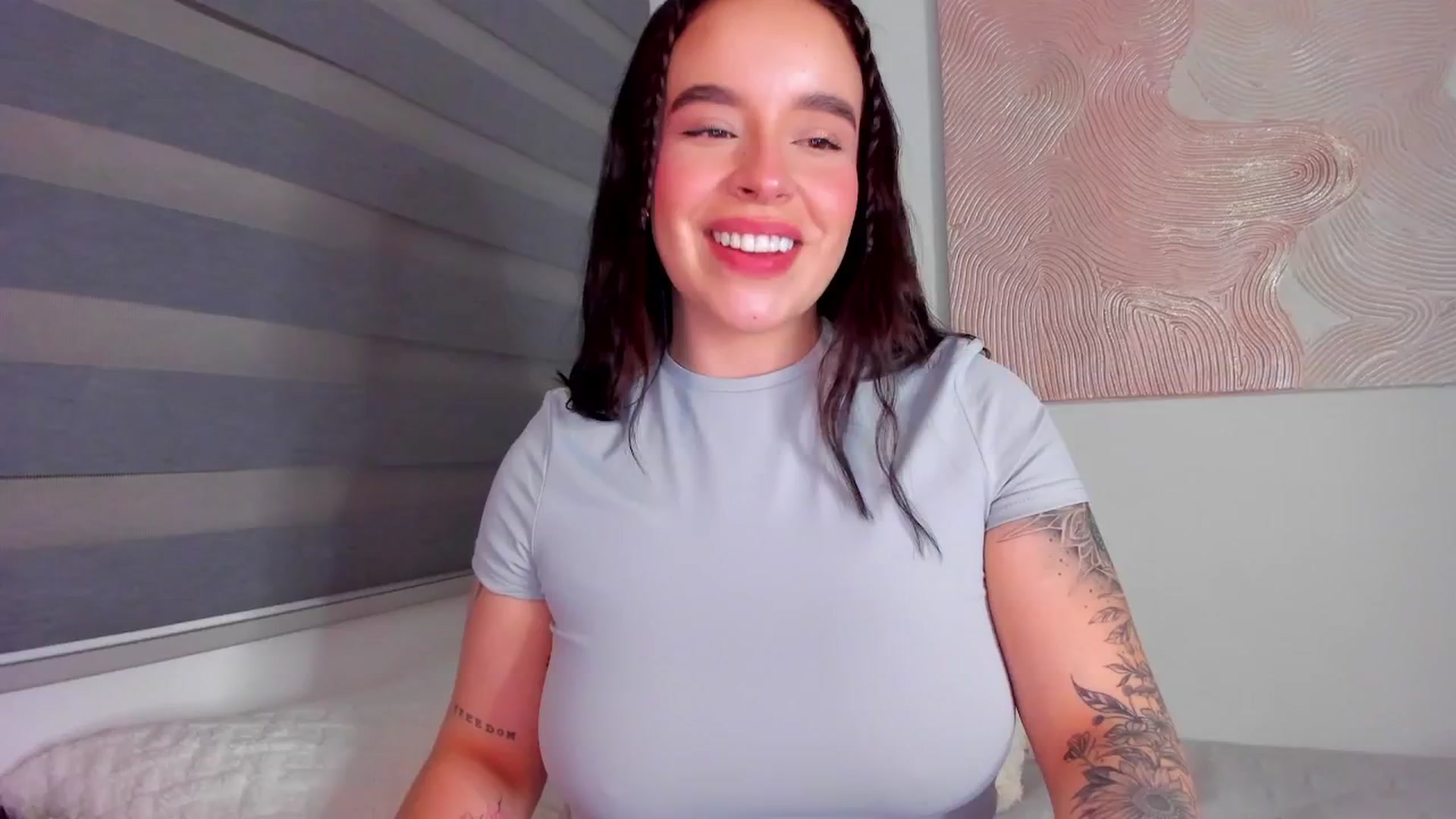 Gallery image thumbnail from Marilyn___'s myfreecams stream on, 05/07/2025, 01:44 image 17 of 20