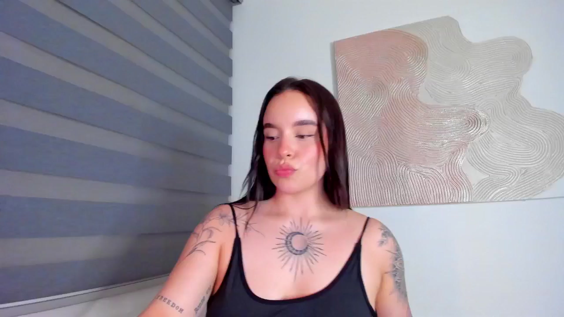 Gallery image thumbnail from Marilyn___'s myfreecams stream on, 05/09/2025, 01:28 image 11 of 20