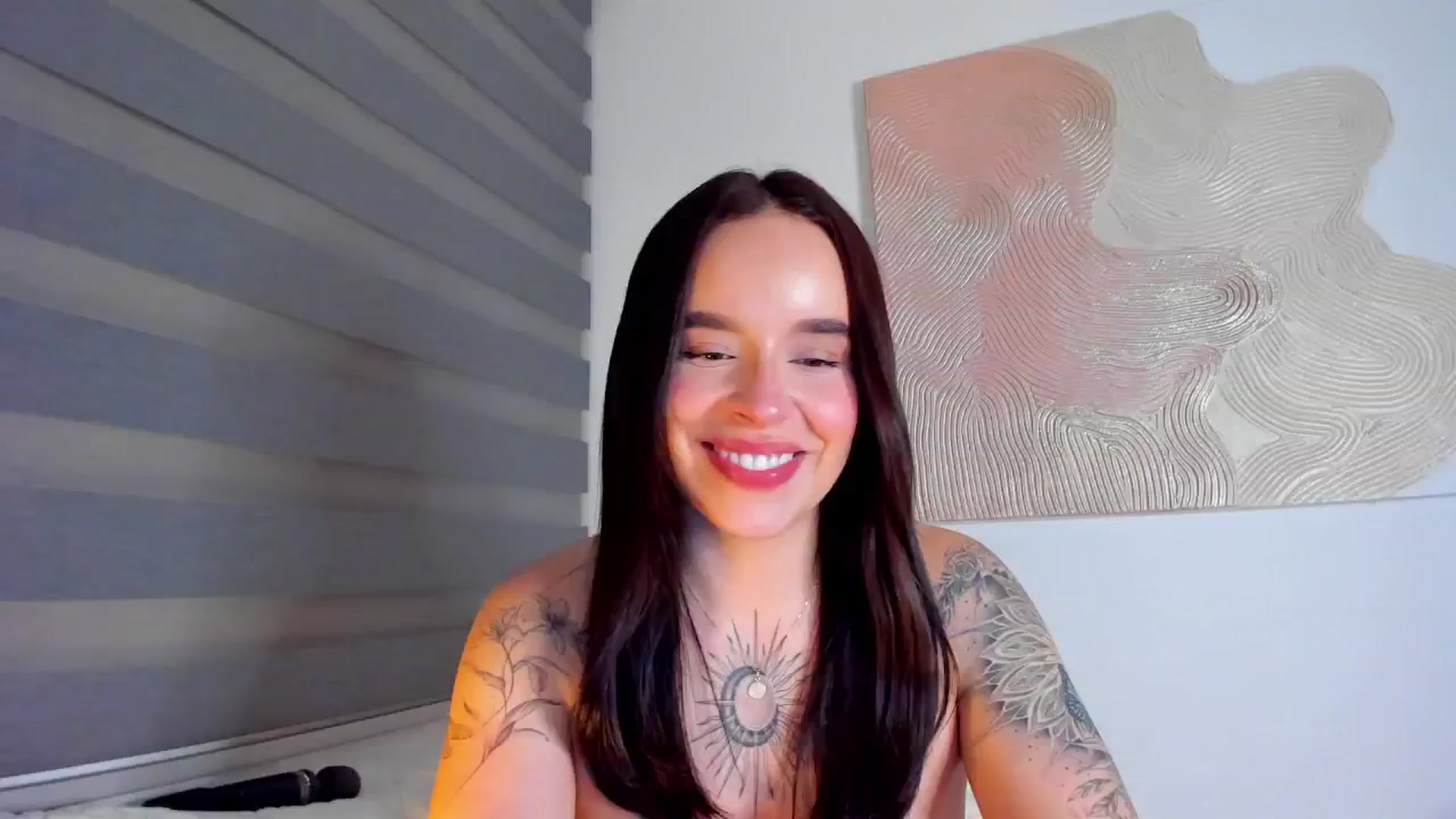 Gallery image thumbnail from Marilyn___'s myfreecams stream on, 05/17/2025, 04:38 image 10 of 20