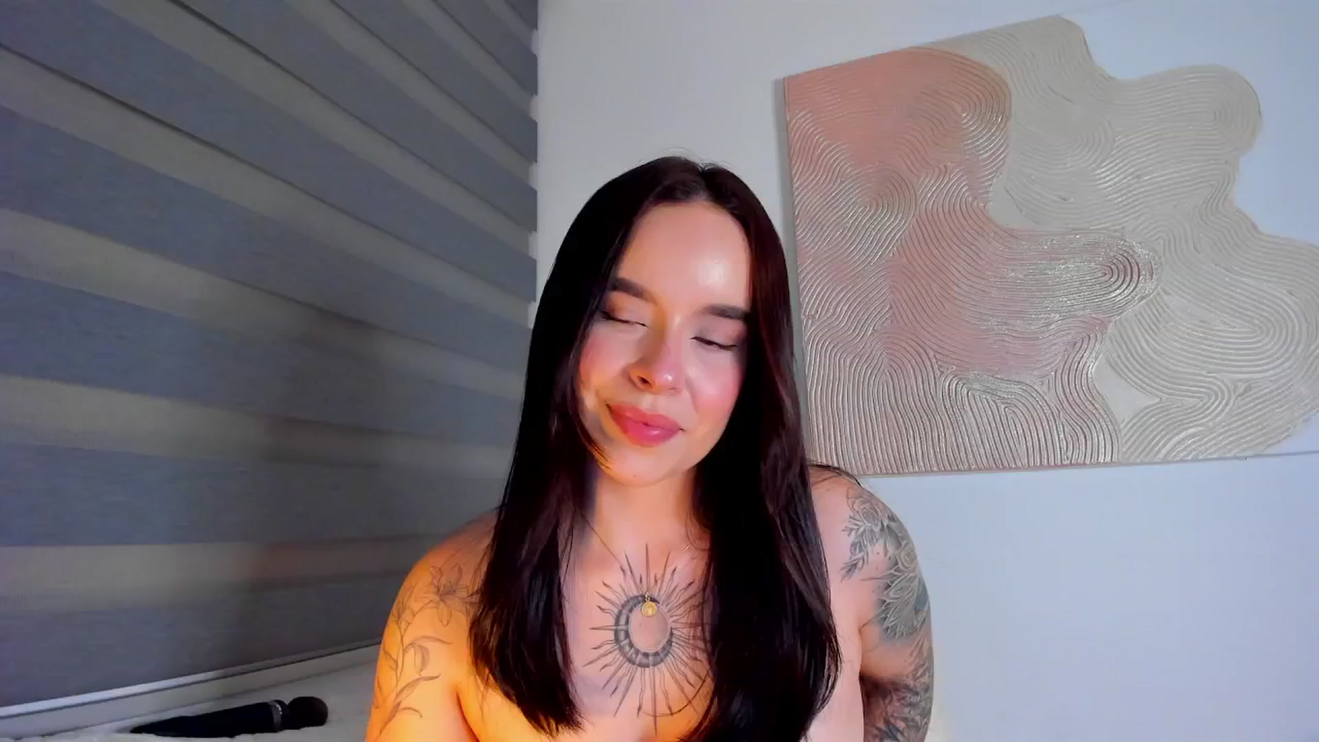 Gallery image thumbnail from Marilyn___'s myfreecams stream on, 05/17/2025, 04:38 image 8 of 20