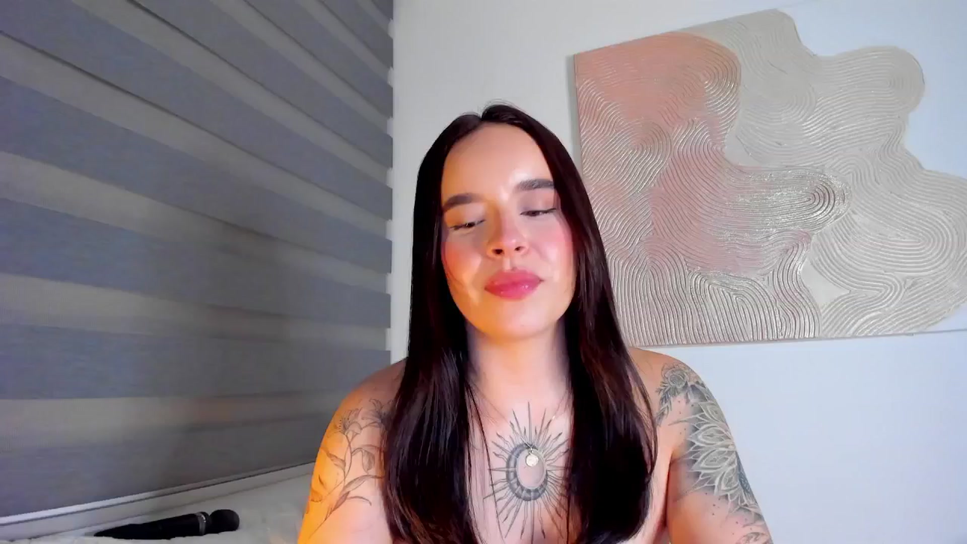 Gallery image thumbnail from Marilyn___'s myfreecams stream on, 05/17/2025, 04:38 image 12 of 20