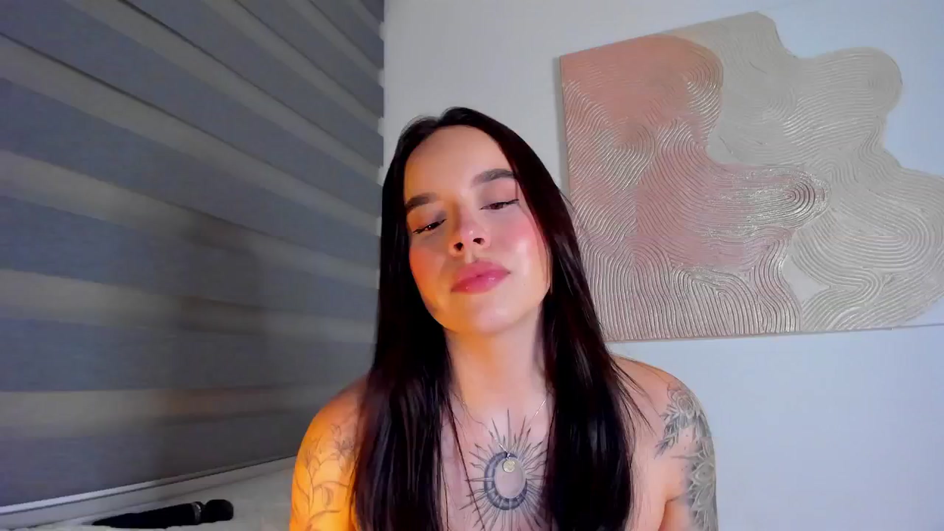 Gallery image thumbnail from Marilyn___'s myfreecams stream on, 05/17/2025, 04:38 image 9 of 20