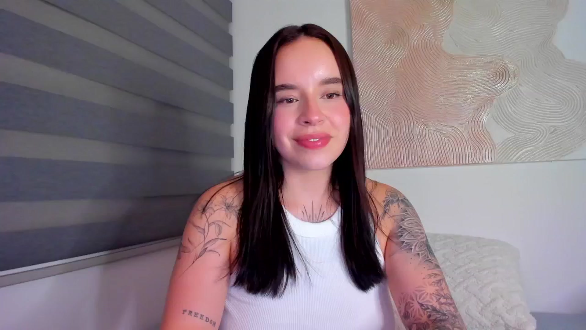 Gallery image thumbnail from Marilyn___'s myfreecams stream on, 05/19/2025, 02:04 image 17 of 20