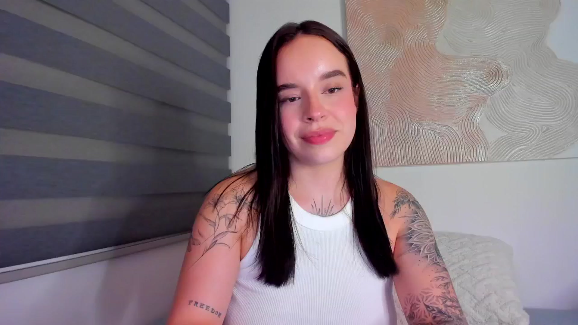 Gallery image thumbnail from Marilyn___'s myfreecams stream on, 05/19/2025, 02:04 image 15 of 20