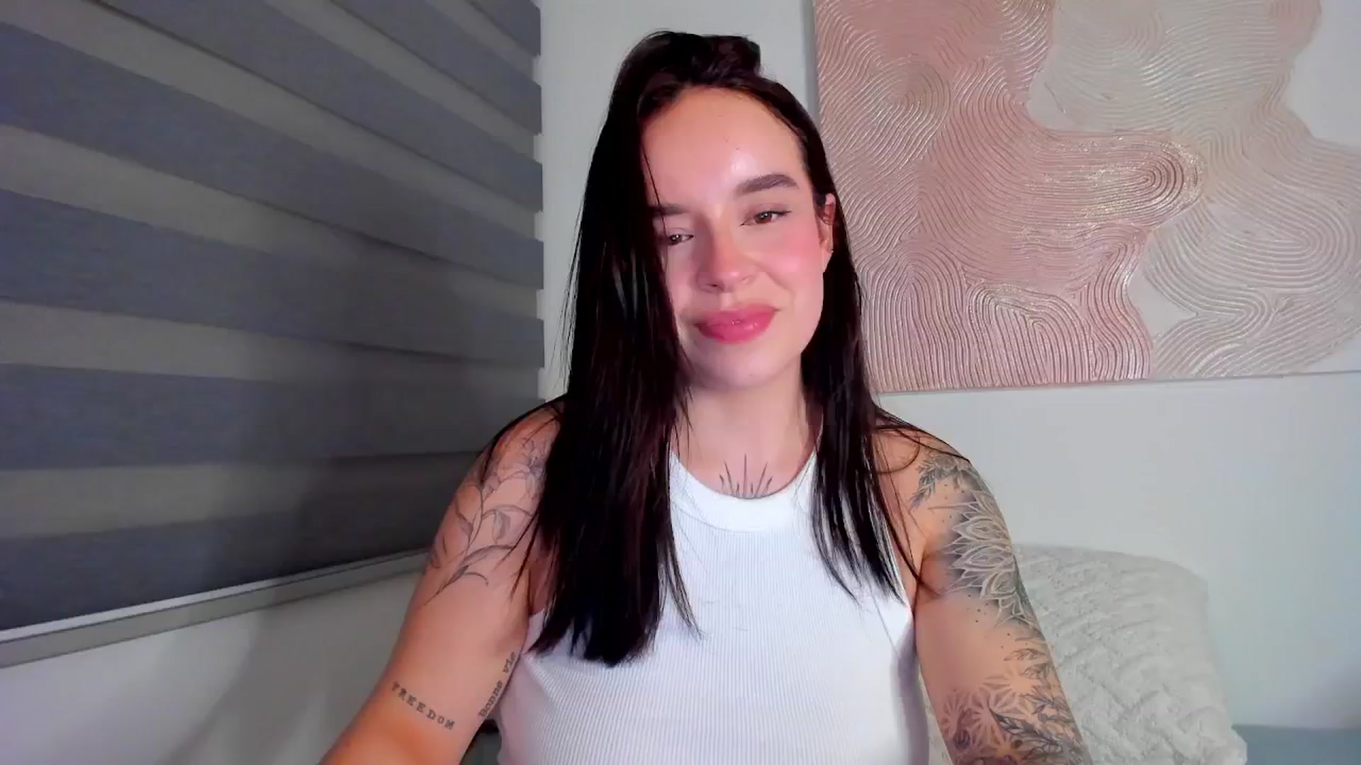 Gallery image thumbnail from Marilyn___'s myfreecams stream on, 05/19/2025, 02:04 image 13 of 20