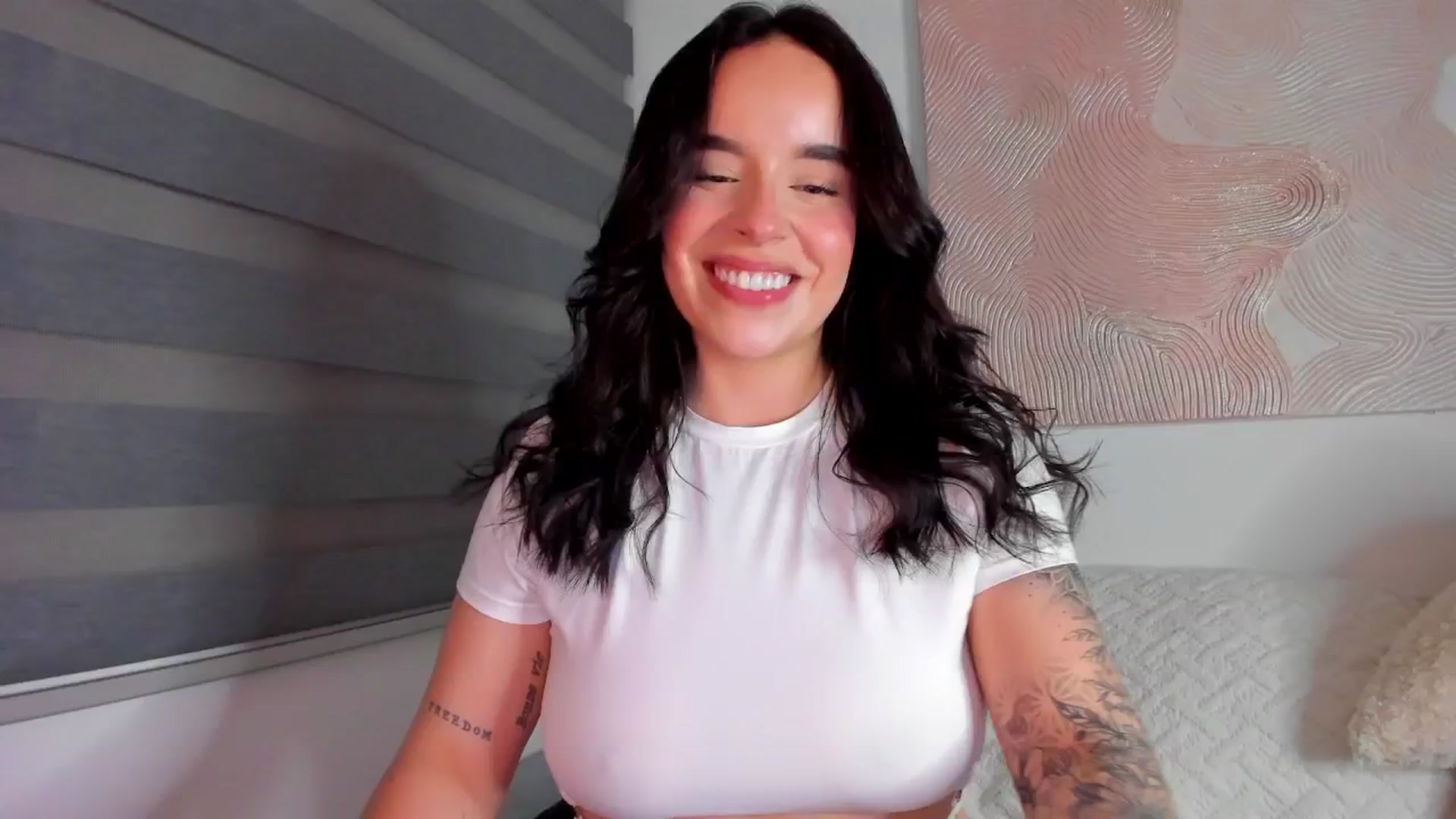 Gallery image thumbnail from Marilyn___'s myfreecams stream on, 06/13/2025, 01:53 image 5 of 20
